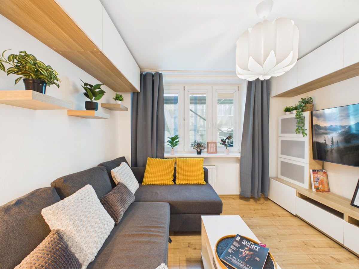 Srebrna, Warsaw preview