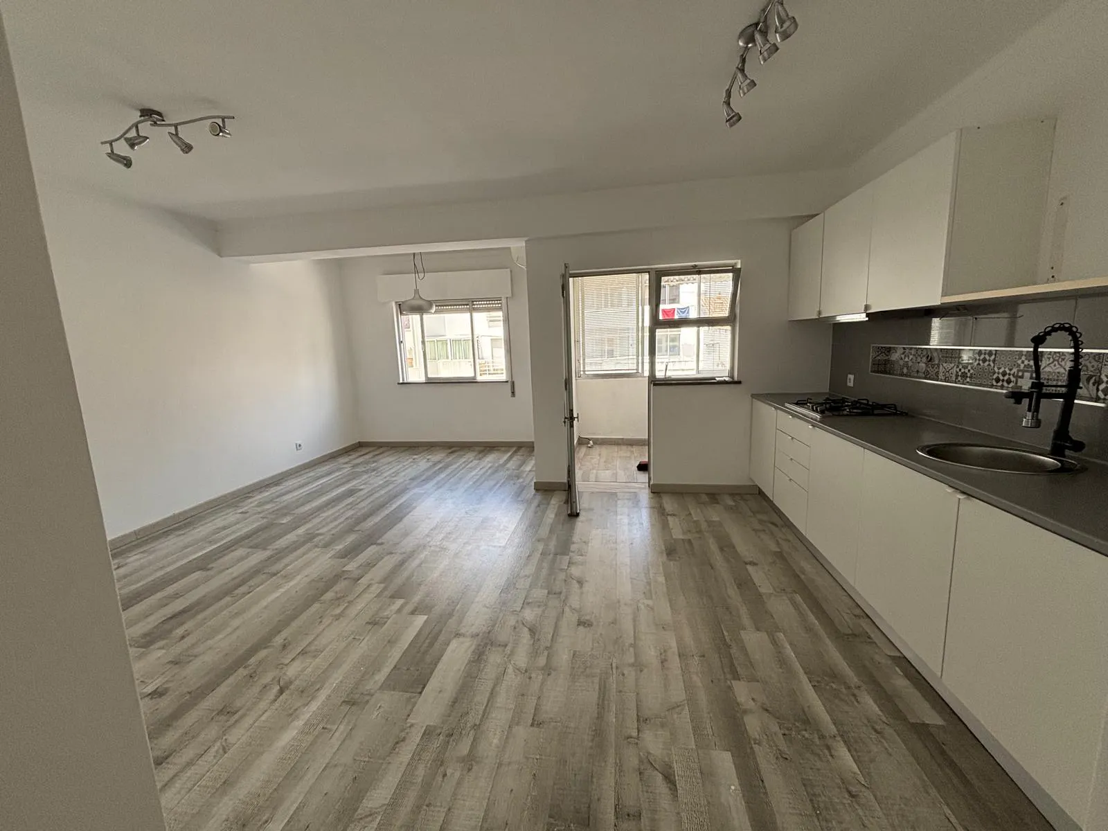 1-Bedroom Apartment in Rua Emiliano da Costa, Faro (1732887) ROOM 1