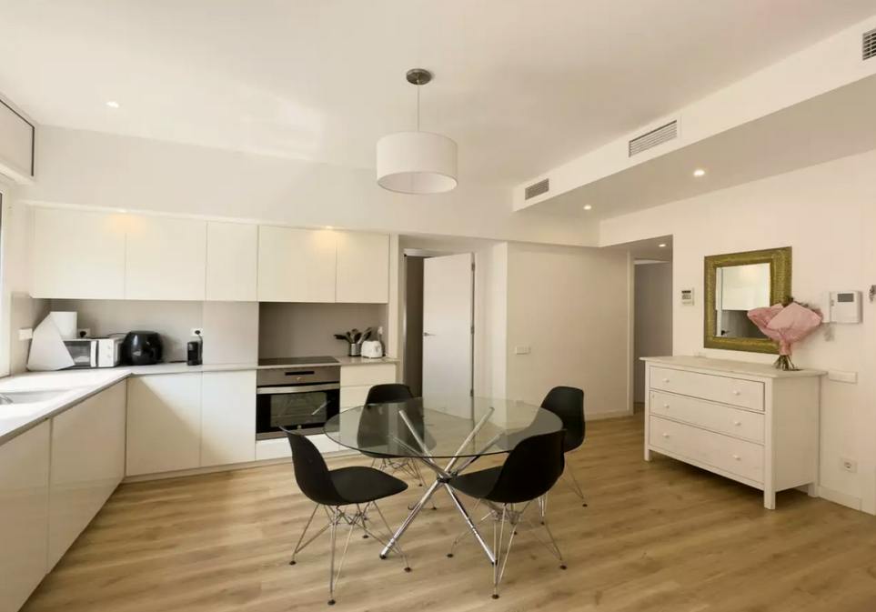 3-Bedroom Apartment in Carrer de Muntaner, Barcelona (1733118) ROOM 2