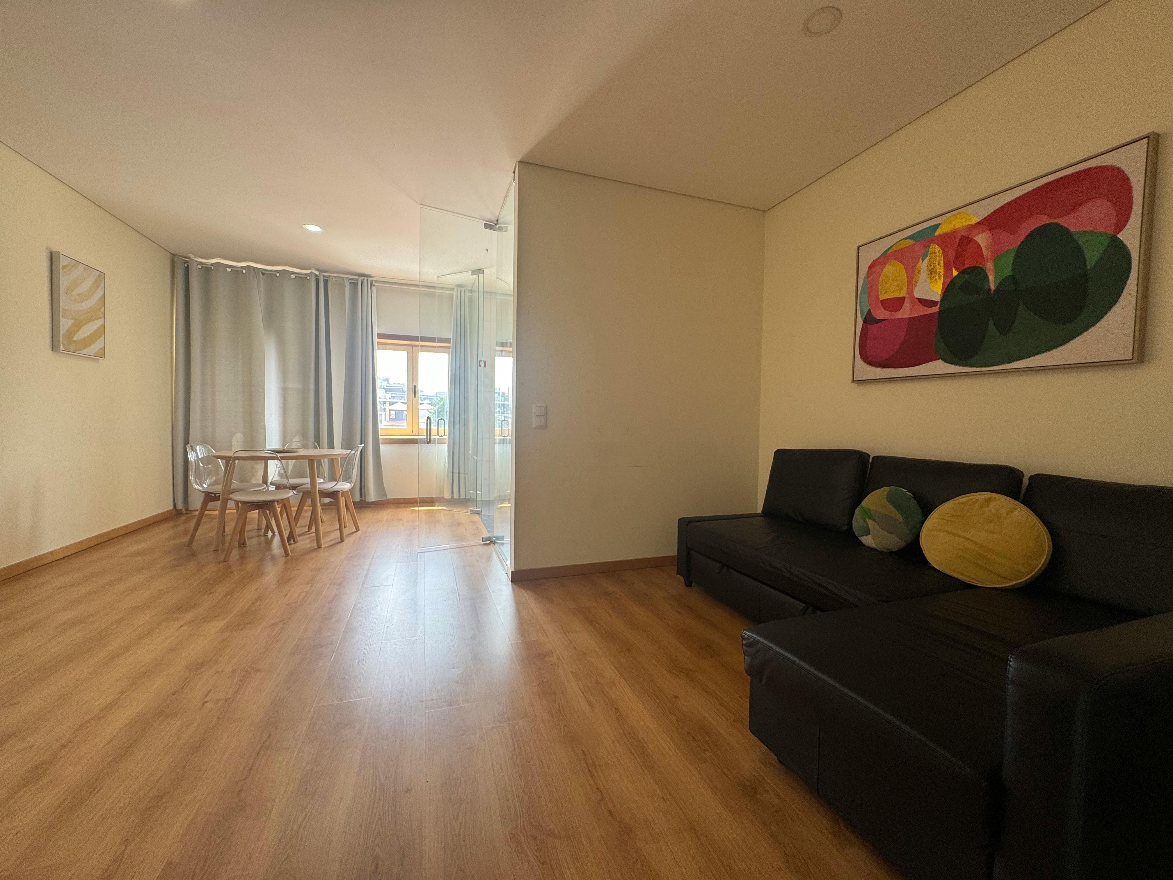 Monolocale in affitto a 850 € al mese a Porto, Rua de Fernandes Tomás