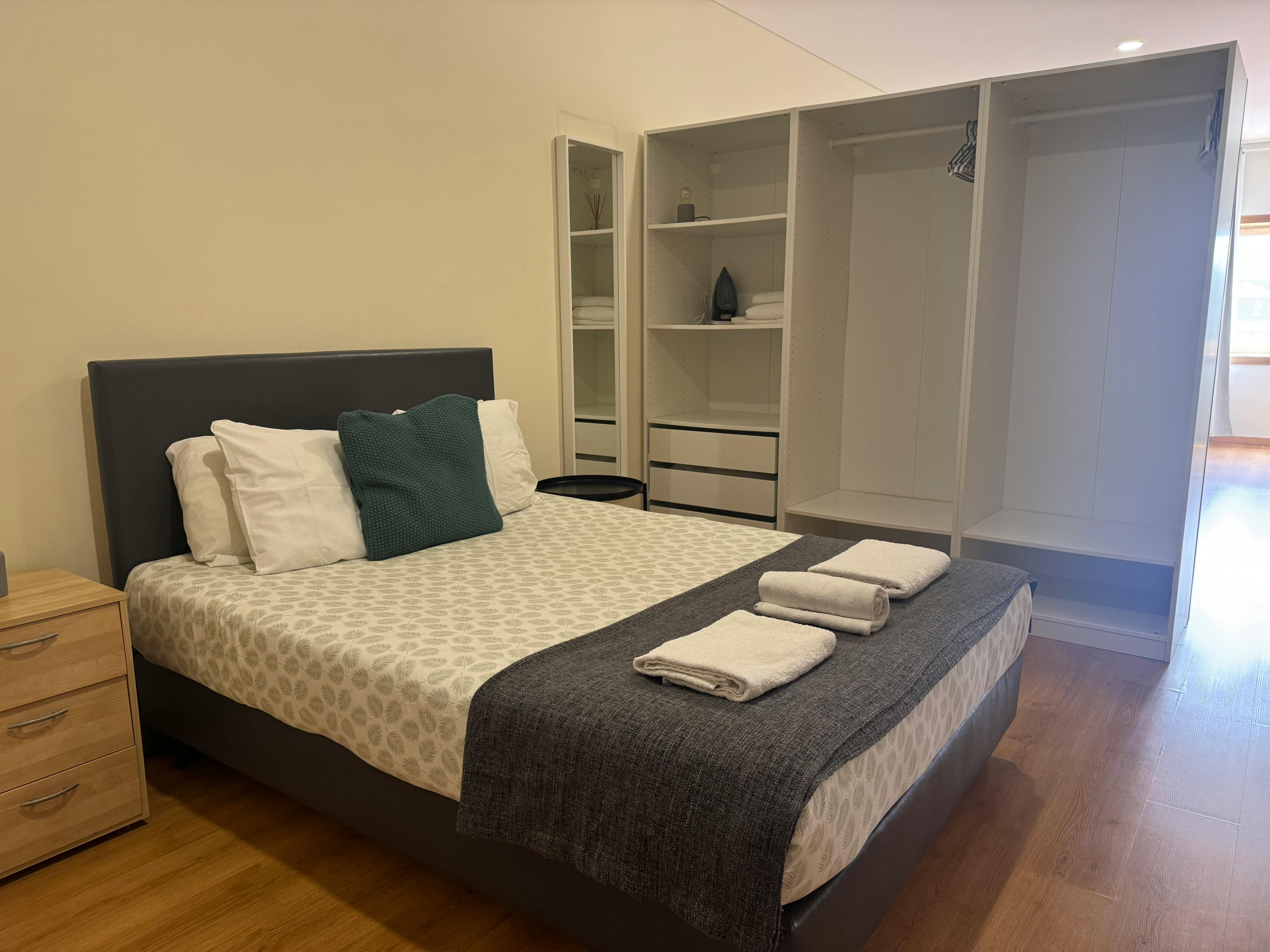 Studio te huur voor € 900 per maand in Porto, Rua de Fernandes Tomás