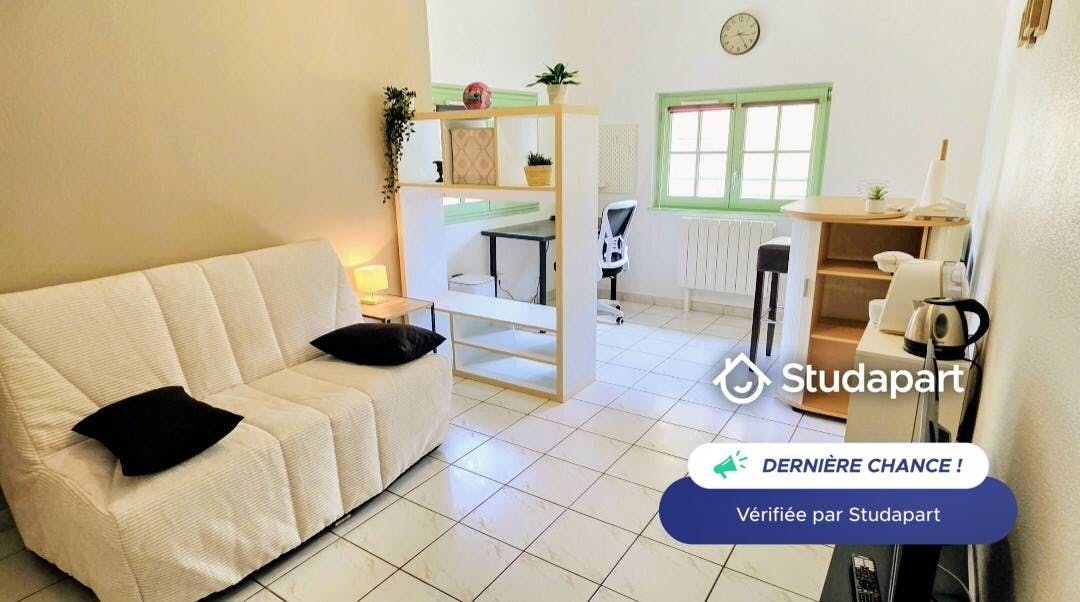 Lägenhet att hyra för 490 € i månaden i Avignon, Place Carnot