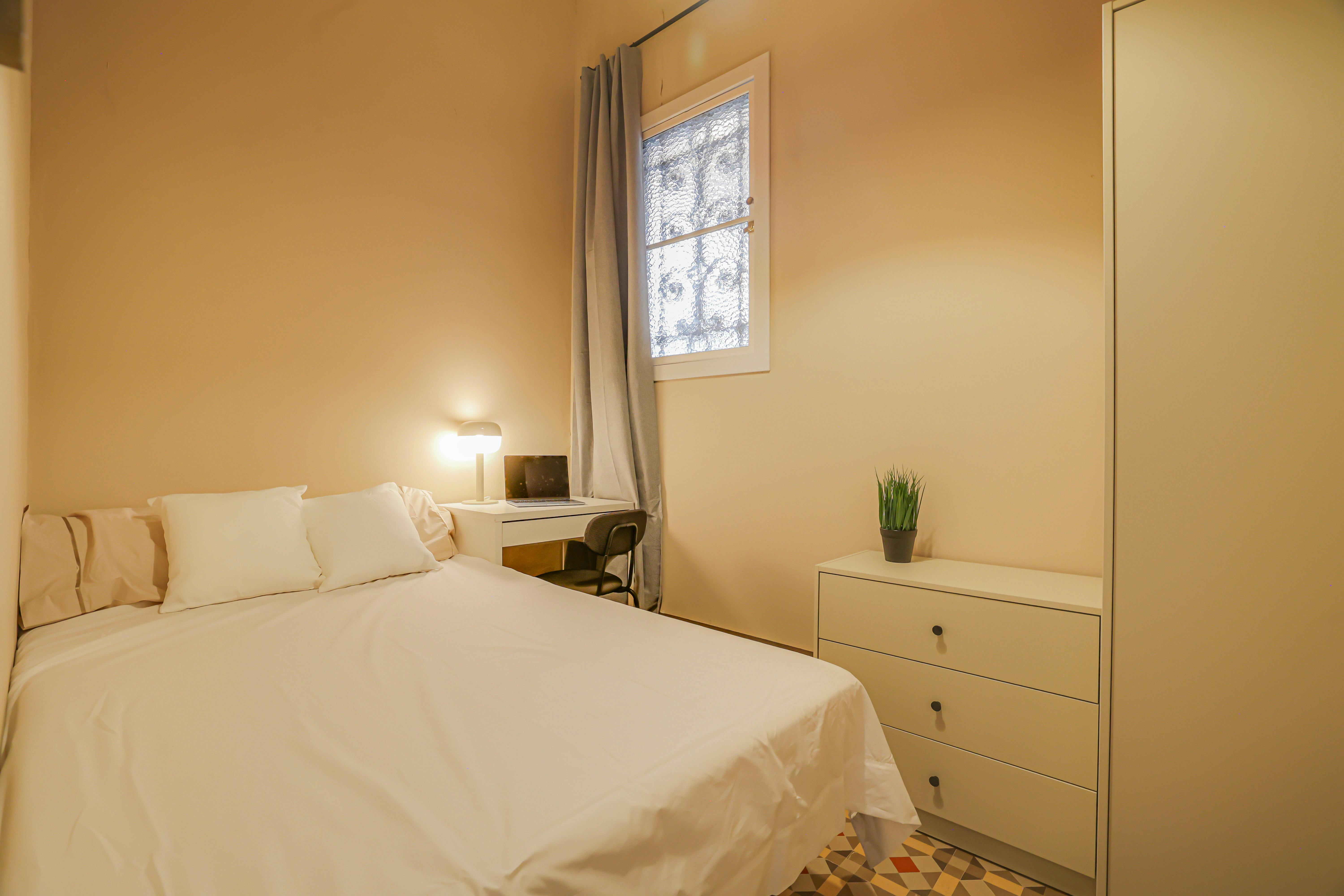 Cameră privată de închiriat pentru 550 EUR pe lună în Barcelona, Ronda de Sant Pere