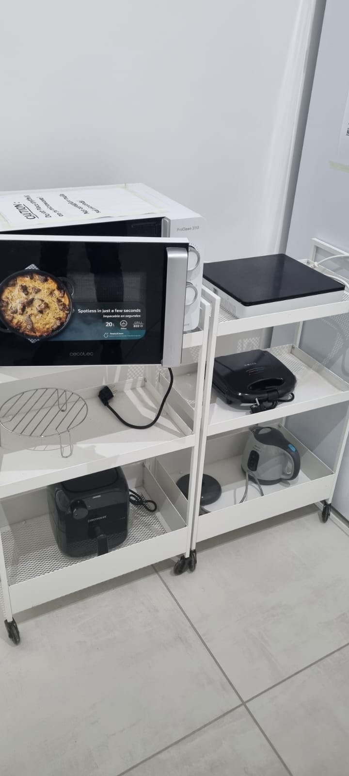 Private room for rent for €650 per month in Naples, Via delle Zite