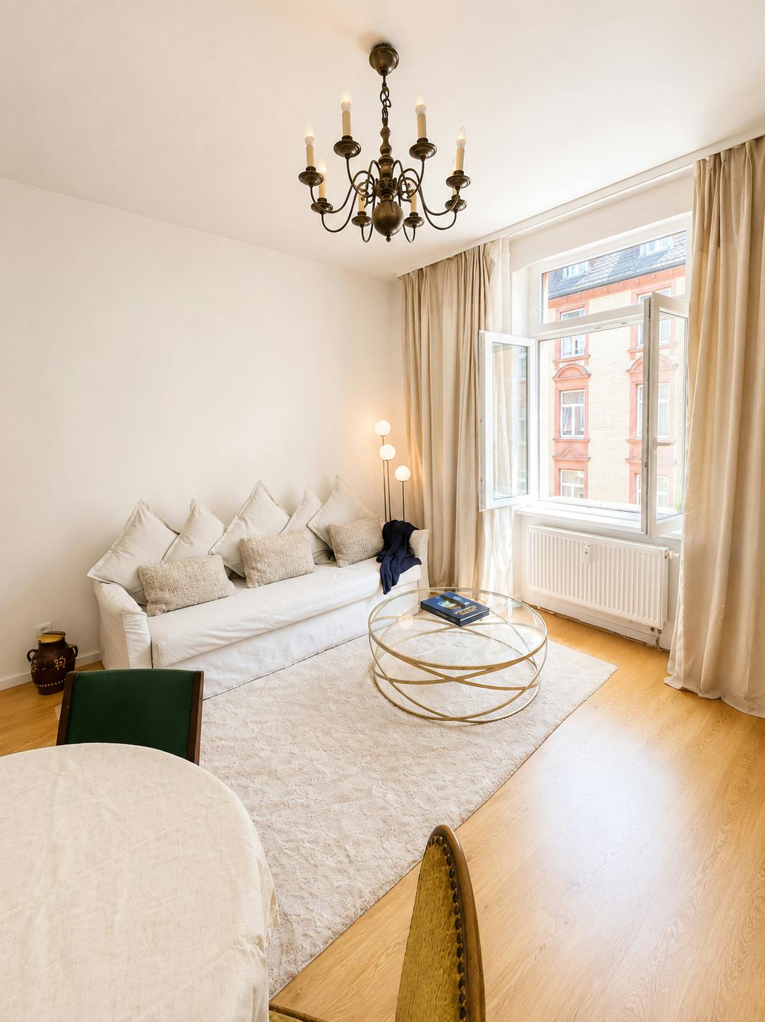 Квартира за оренду для 2 090 EUR на місяць у Frankfurt am Main, Florastraße