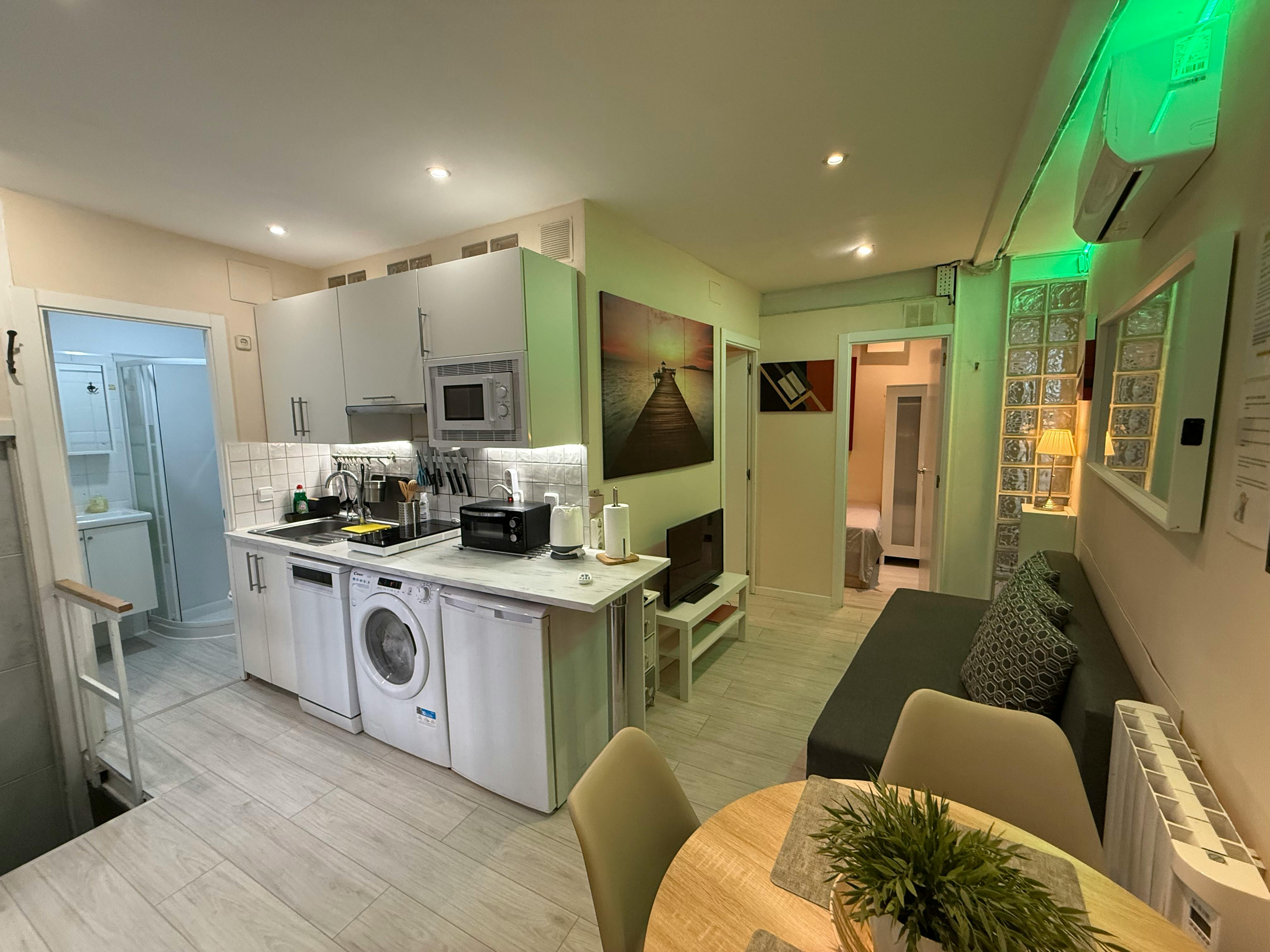 Wohnung zu mieten für 1.550 € pro Monat in Madrid, Calle de San Hermenegildo