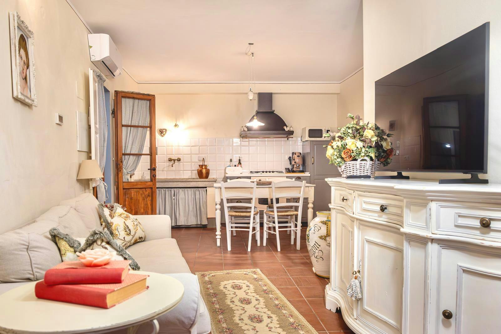 Immeuble à louer pour 1 200 €/mois à Malmantile, Via Francesco Ferrucci