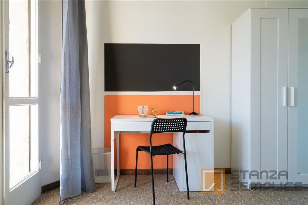 Private room in Via dell'Aeroporto, Pisa (1733604) room image 2