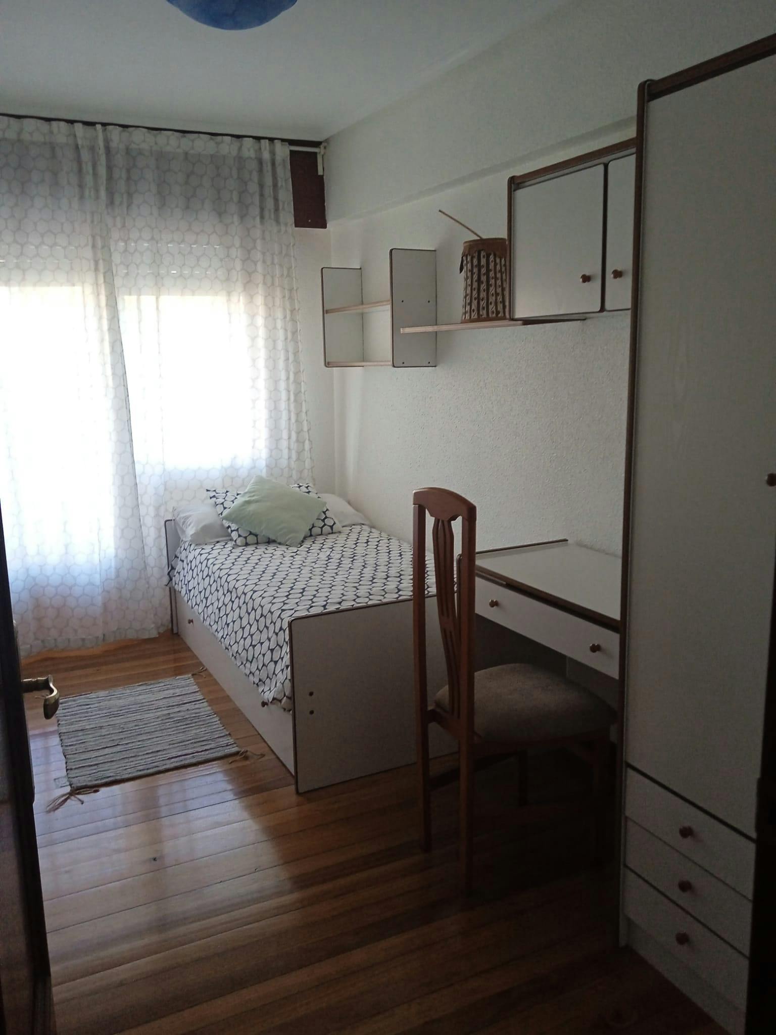 3-Bedroom Apartment in Julian Gaiarre Hiribidea, Bilbao (1733716) ROOM 3