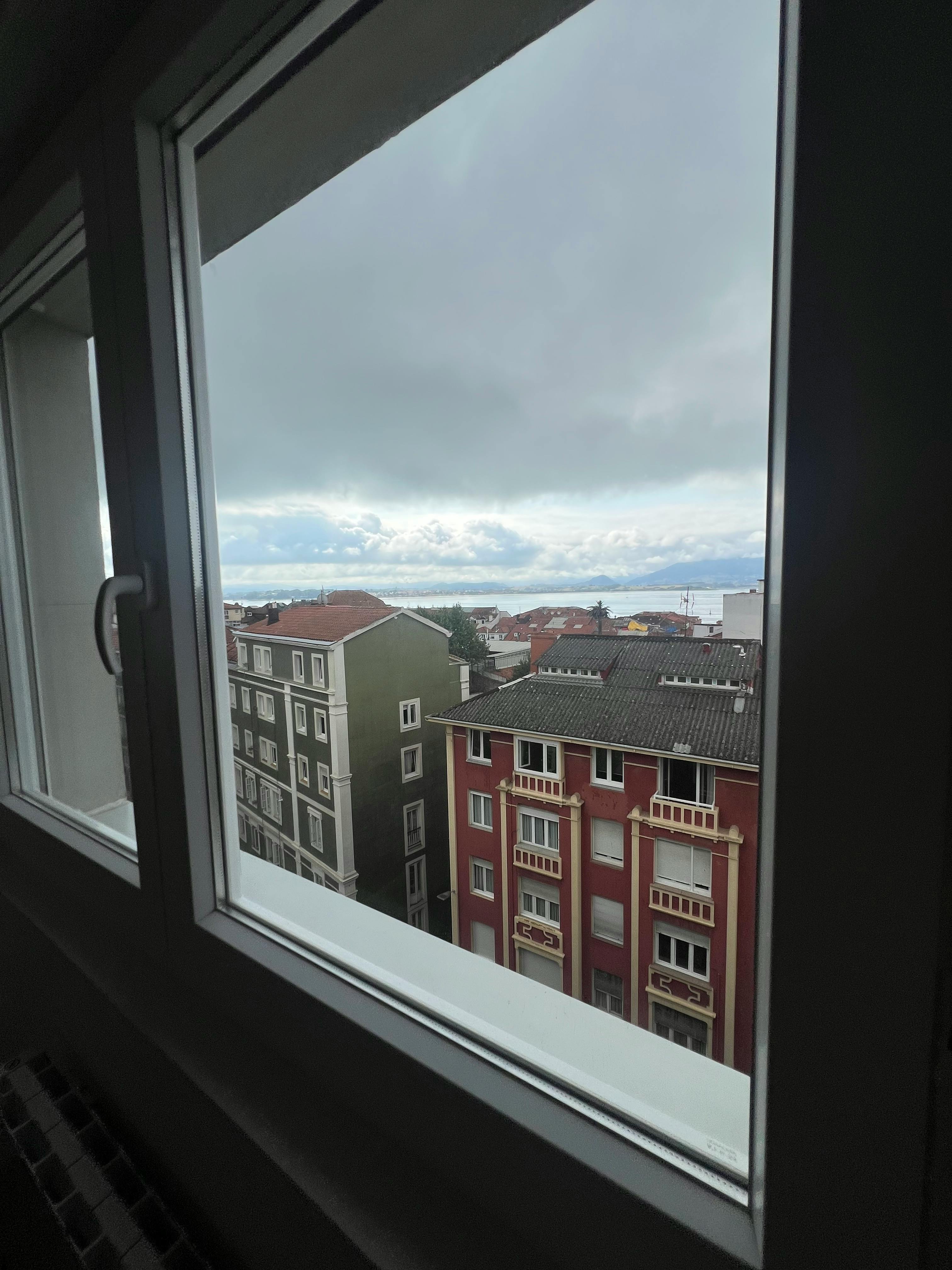 Apartment for rent for €4,300 per month in Santander, Calle Santa Lucía