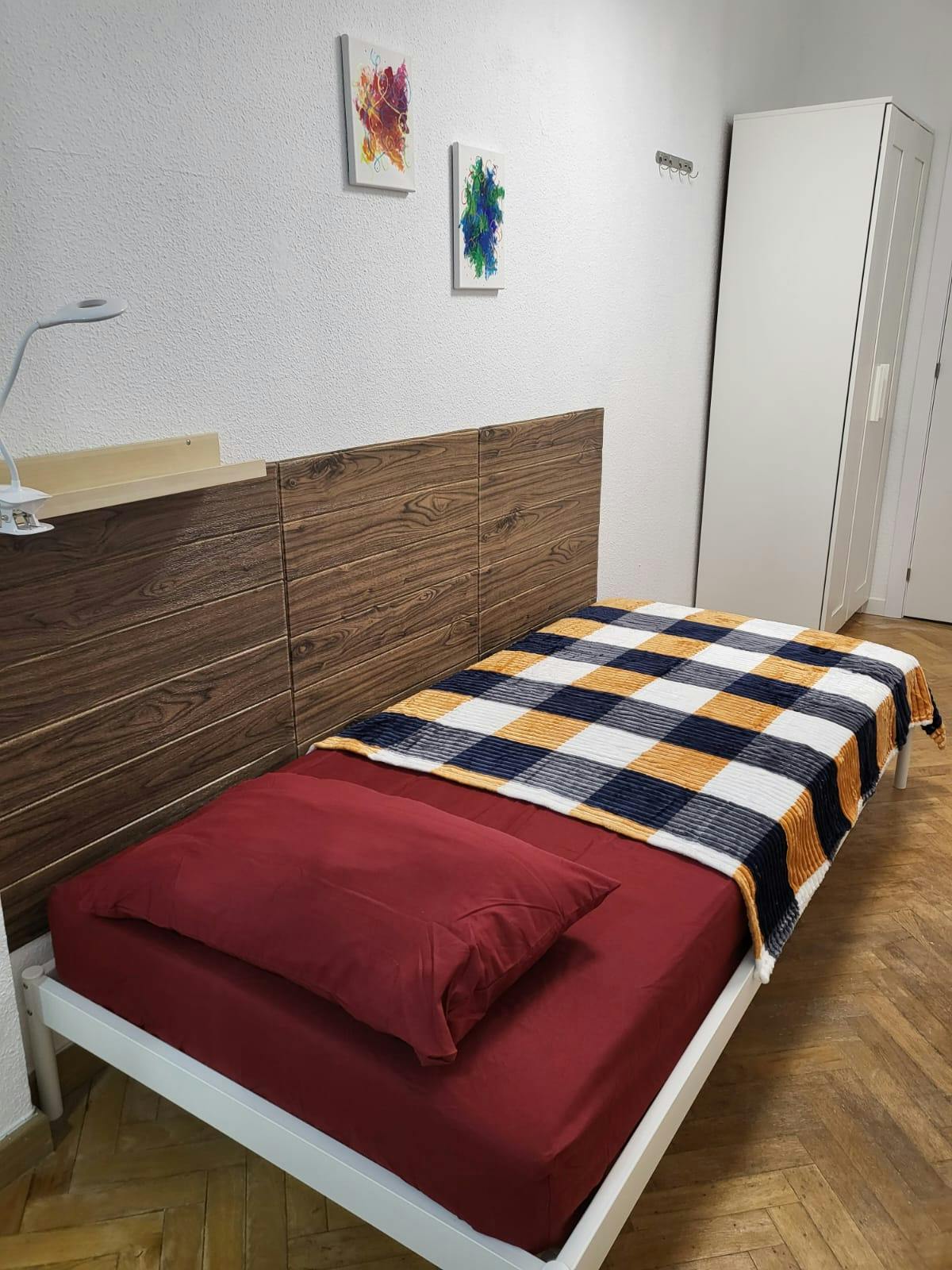 Private room in Calle de Eduardo Barreiros, Madrid (1733738) ROOM 2