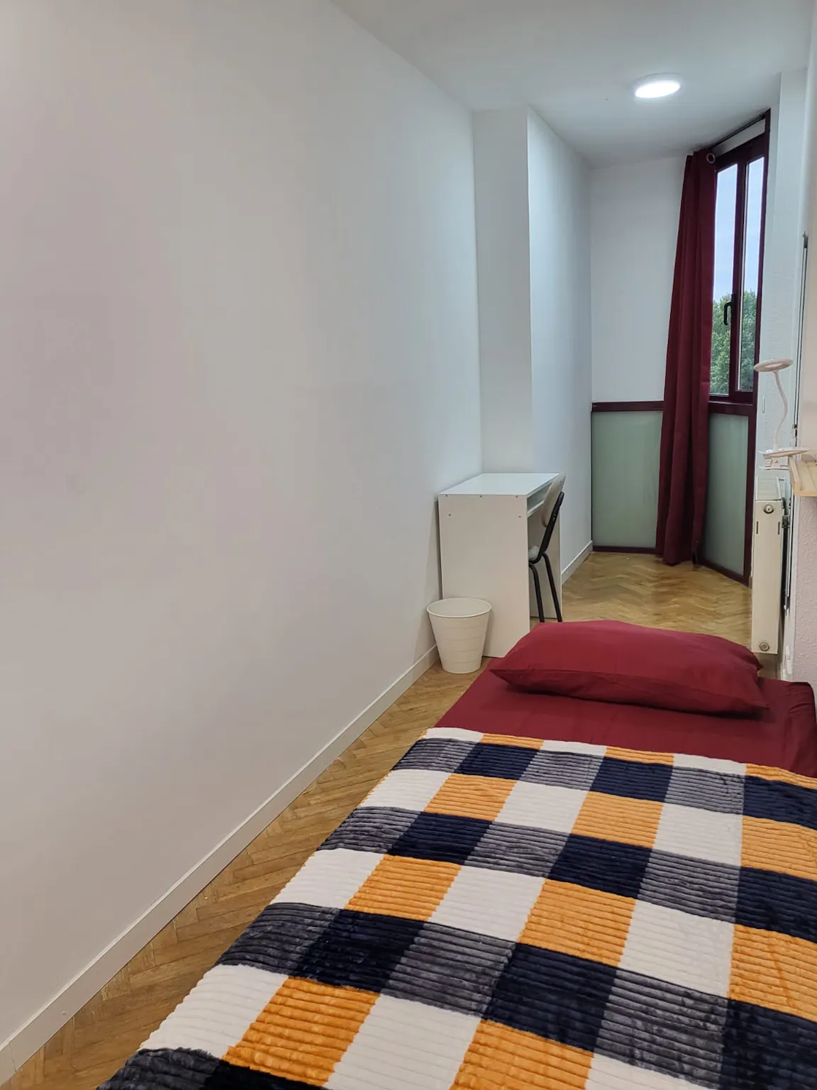 Private room in Calle de Eduardo Barreiros, Madrid (1733738) ROOM