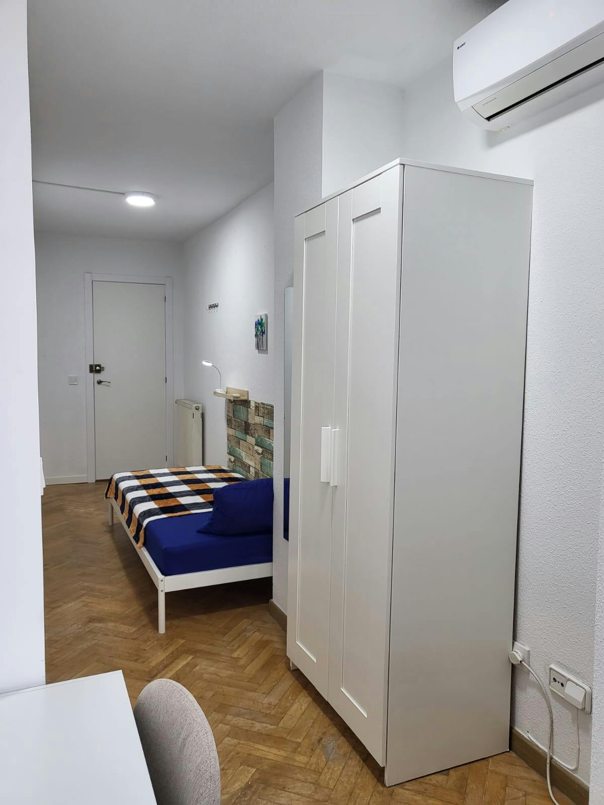Private room in Calle de Eduardo Barreiros, Madrid (1733779) room image 2