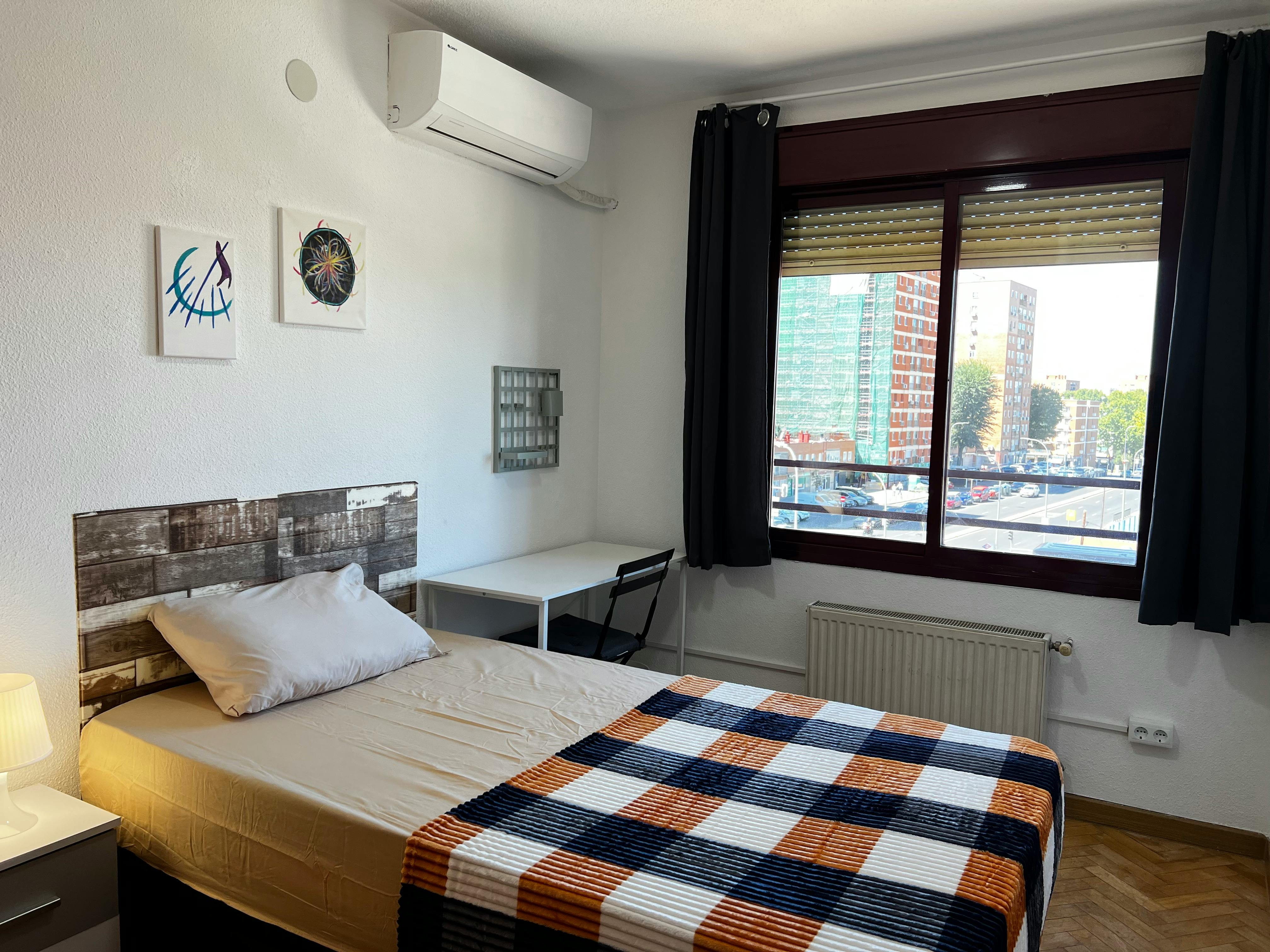 Cameră privată de închiriat pentru 600 EUR pe lună în Madrid, Calle de Eduardo Barreiros
