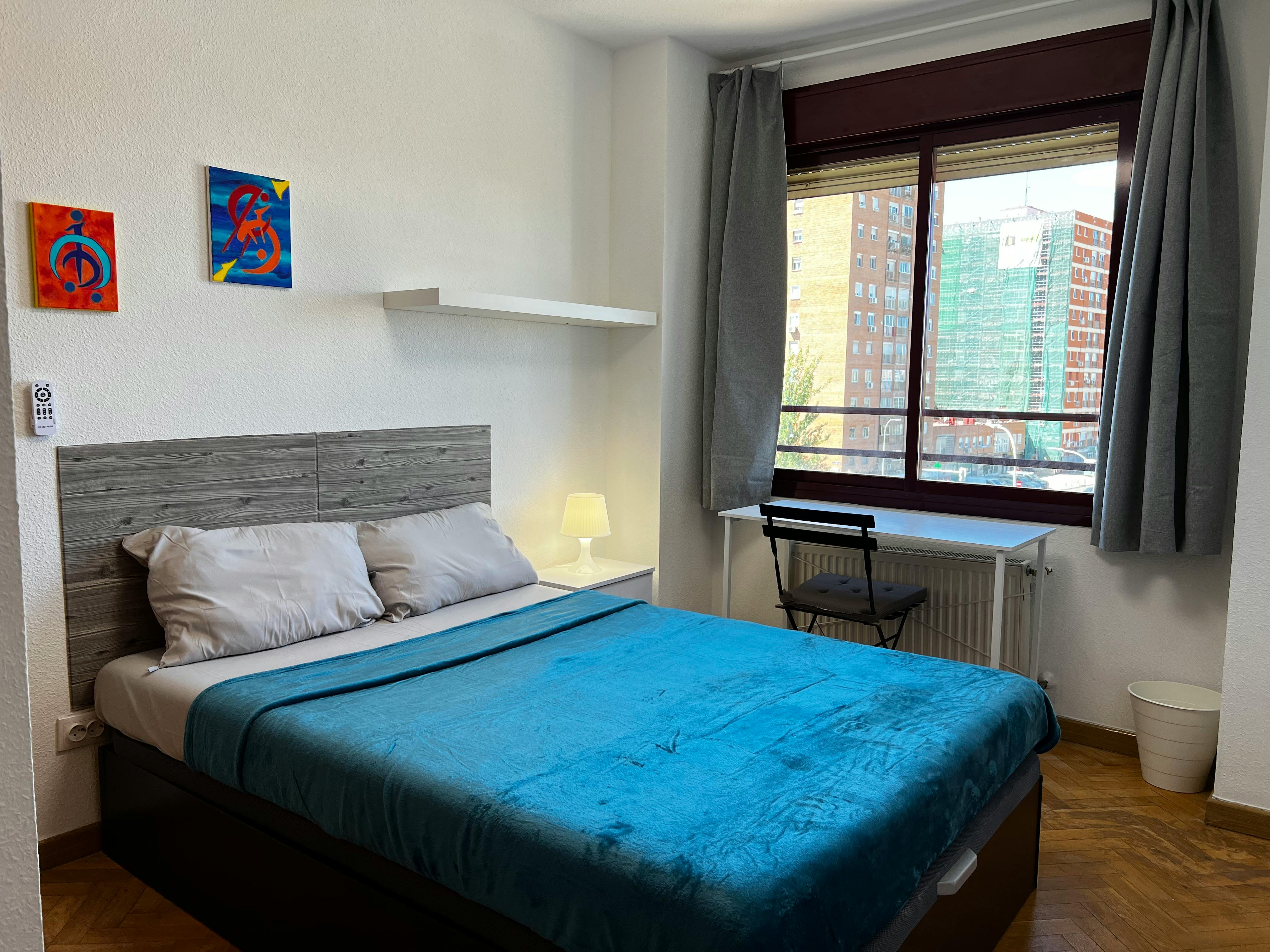 Habitación privada en alquiler por 575 € al mes en Madrid, Calle de Eduardo Barreiros