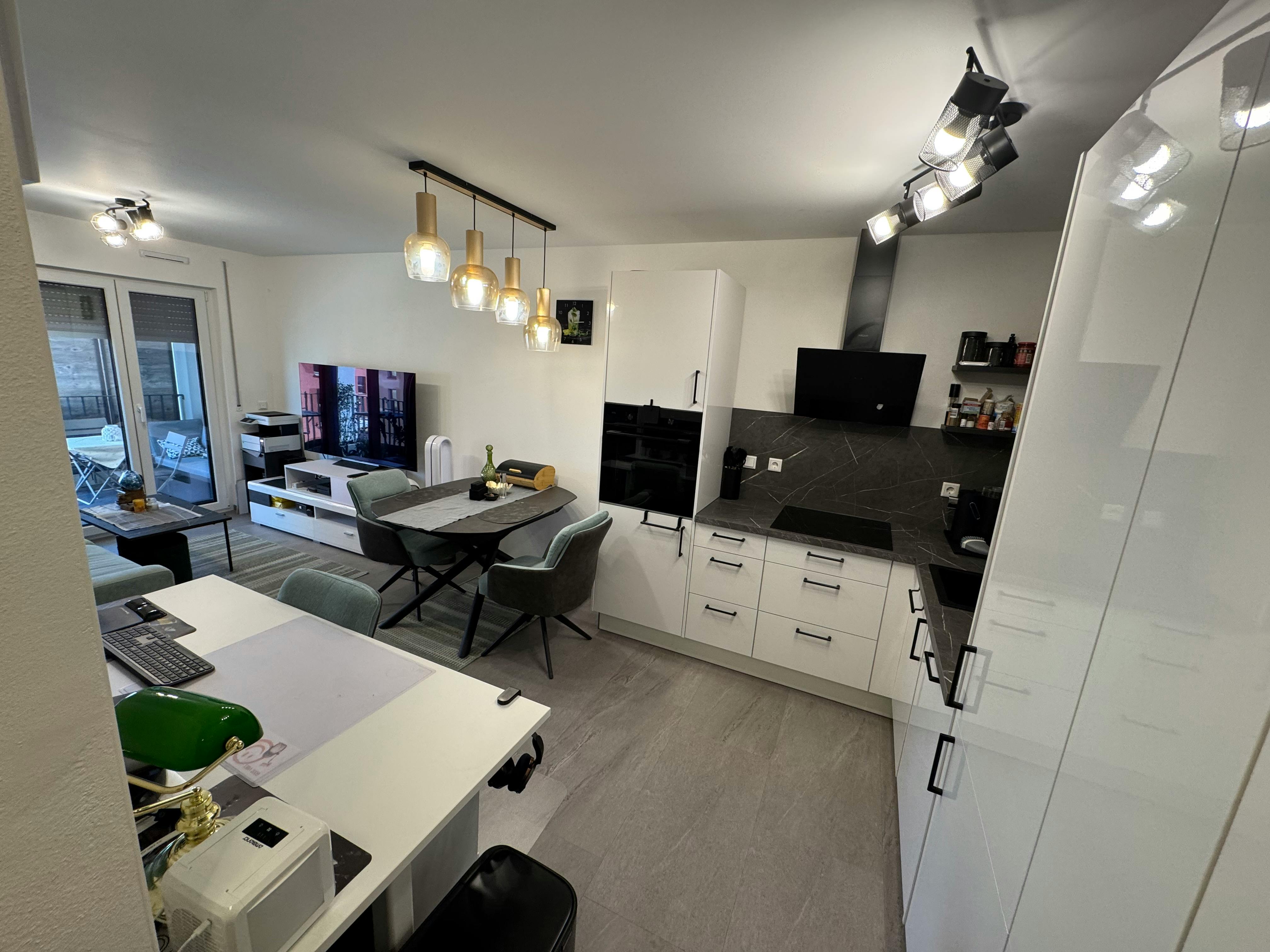 Apartament de închiriat pentru 1.550 EUR pe lună în Regensburg, Otto-Hahn-Straße