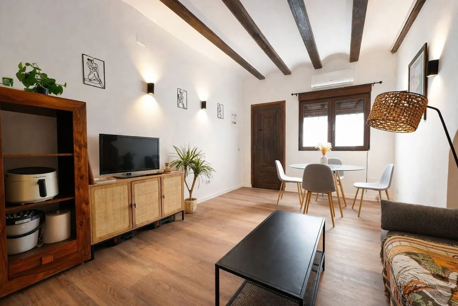 1-Bedroom Apartment in Carrer de la Reina, Valencia (1733915) ROOM 2