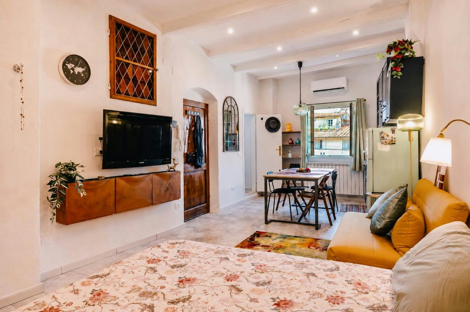 Studio for rent for €1,150 per month in Florence, Via Toscanella