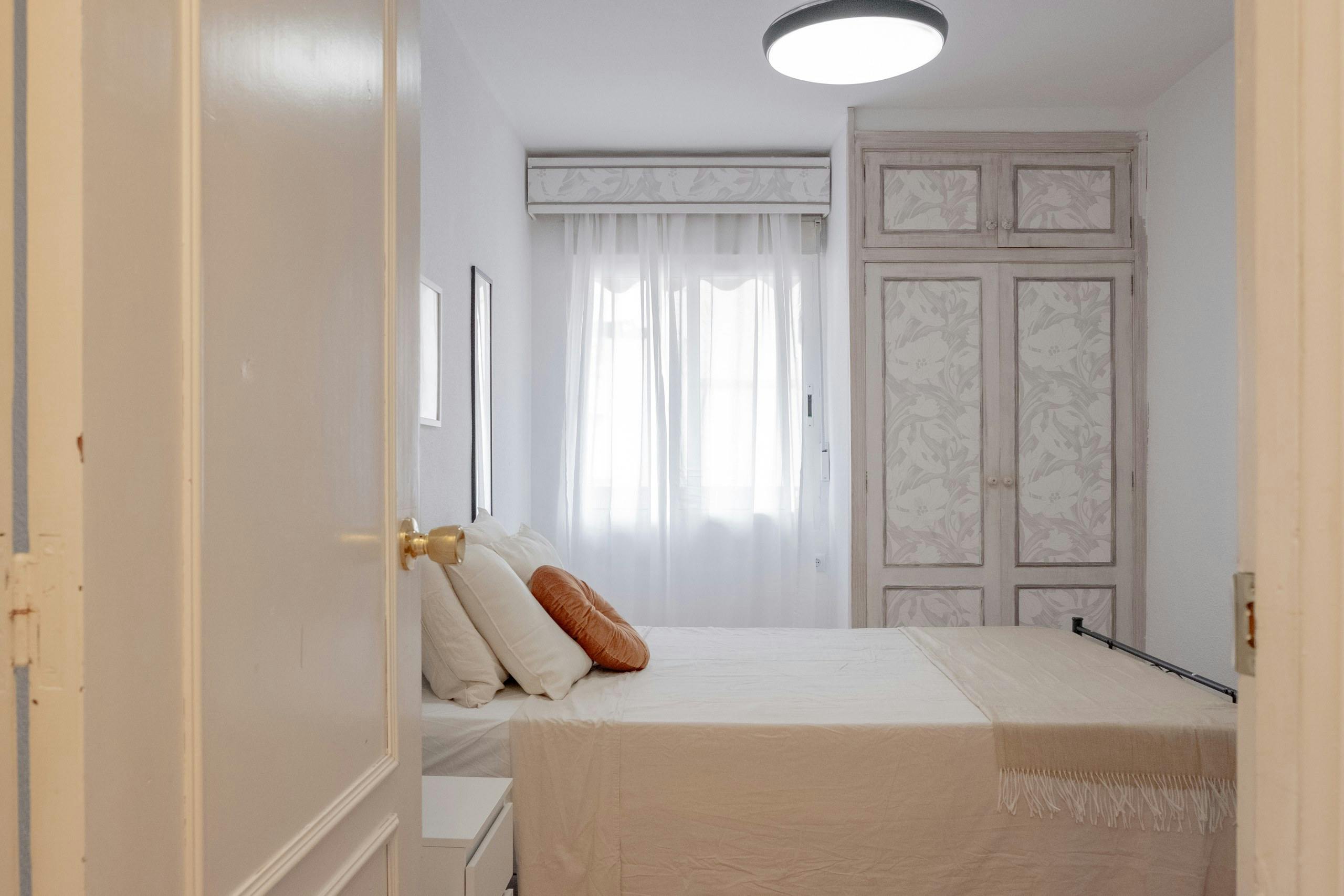 Private room for rent for €385 per month in Alicante, Calle Barcelona