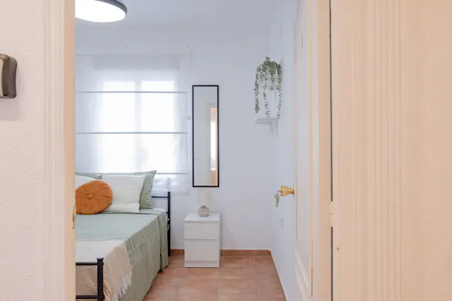 Private room in Calle Barcelona, Alicante (1733973) room image 1