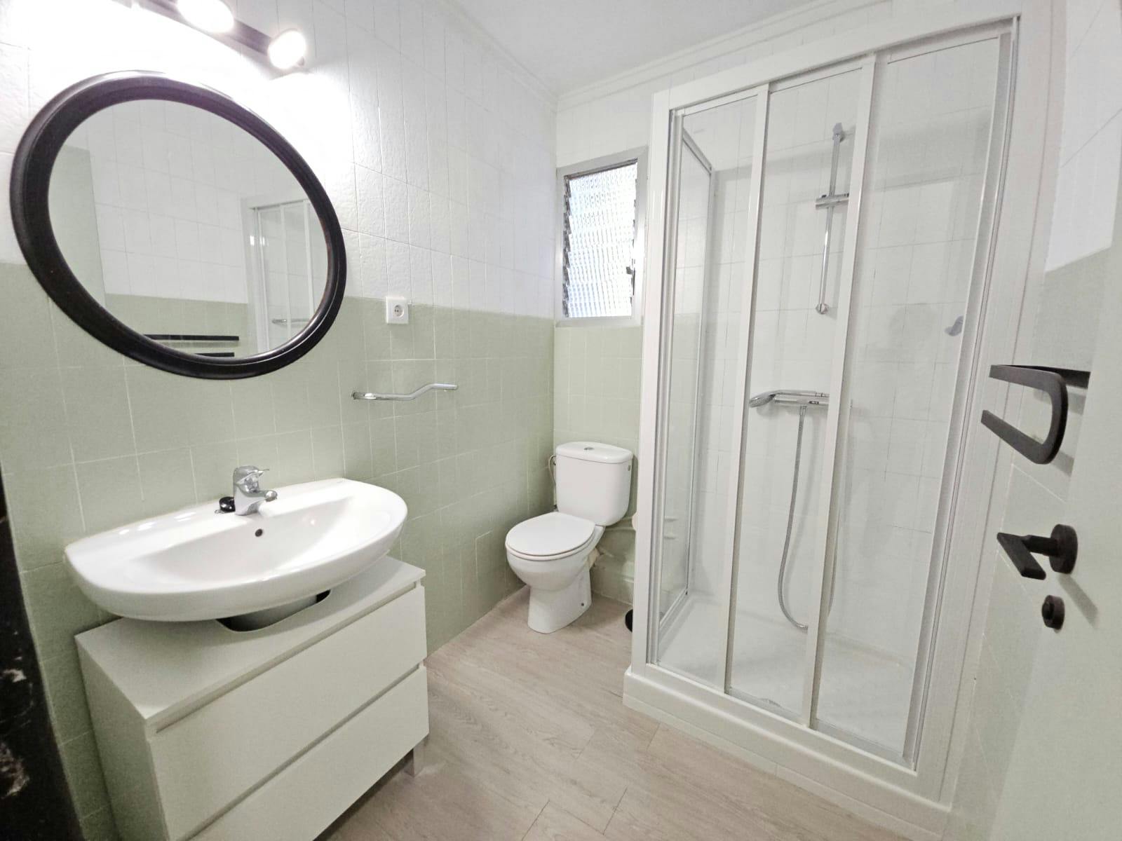 2-Bedroom Apartment in Calle Mora de Rubielos, Valencia (1734076) ROOM 4