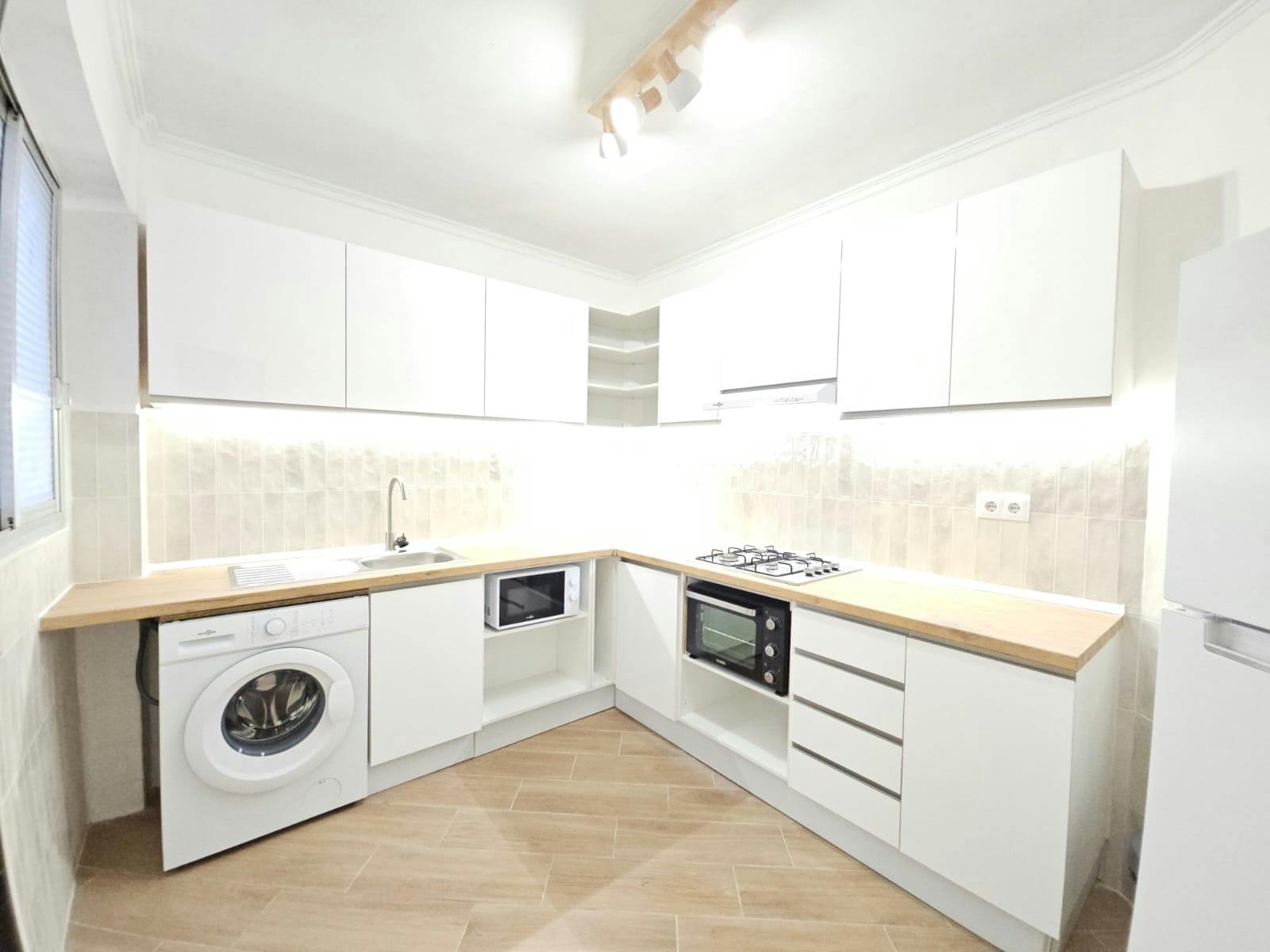 2-Bedroom Apartment in Calle Mora de Rubielos, Valencia (1734076) ROOM 2
