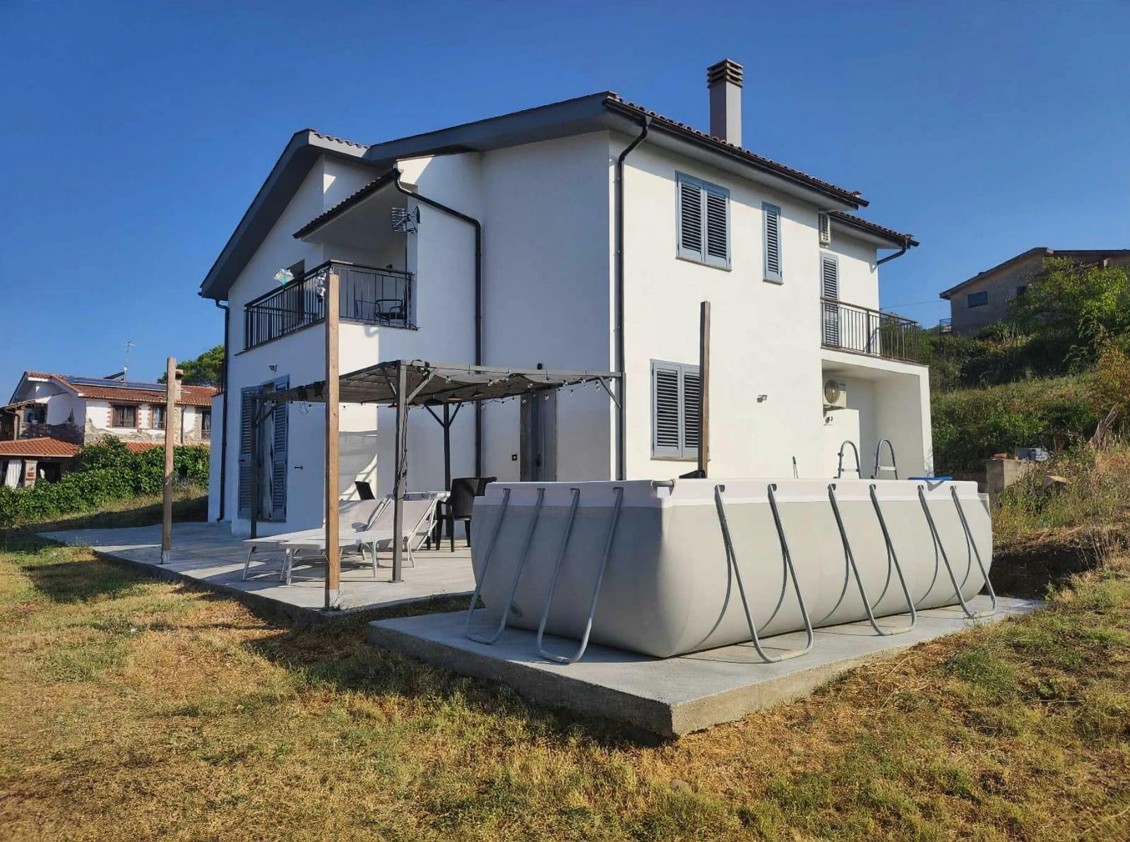 Clădire de închiriat pentru 2.000 EUR pe lună în Fonte Vivola, Via dei Gigli