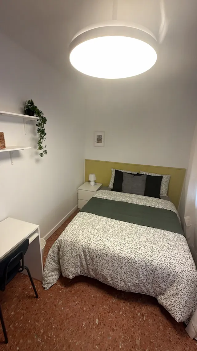 Private room in Carrer Doctor Just, Alicante (1734299) room image 2