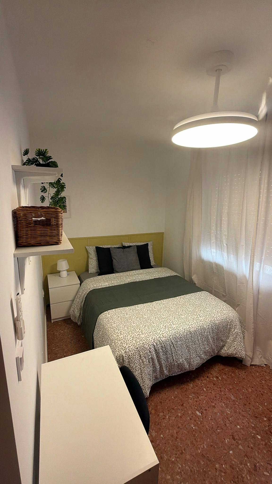 Private room in Carrer Doctor Just, Alicante (1734299) room image 1