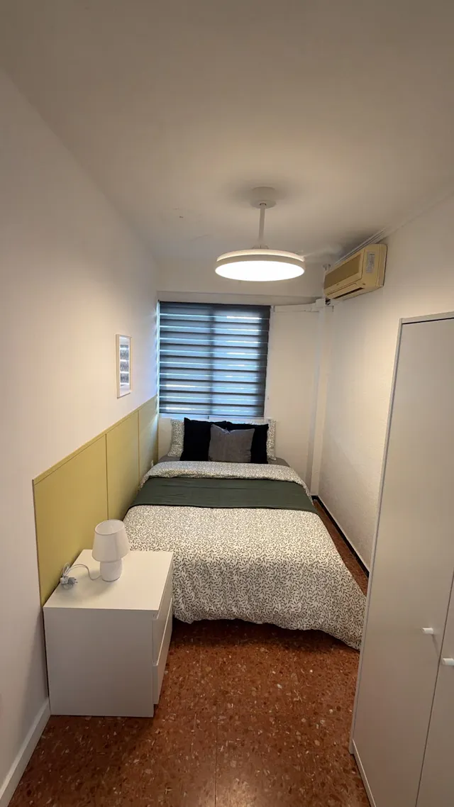 Private room in Carrer Doctor Just, Alicante (1734304) room image 1