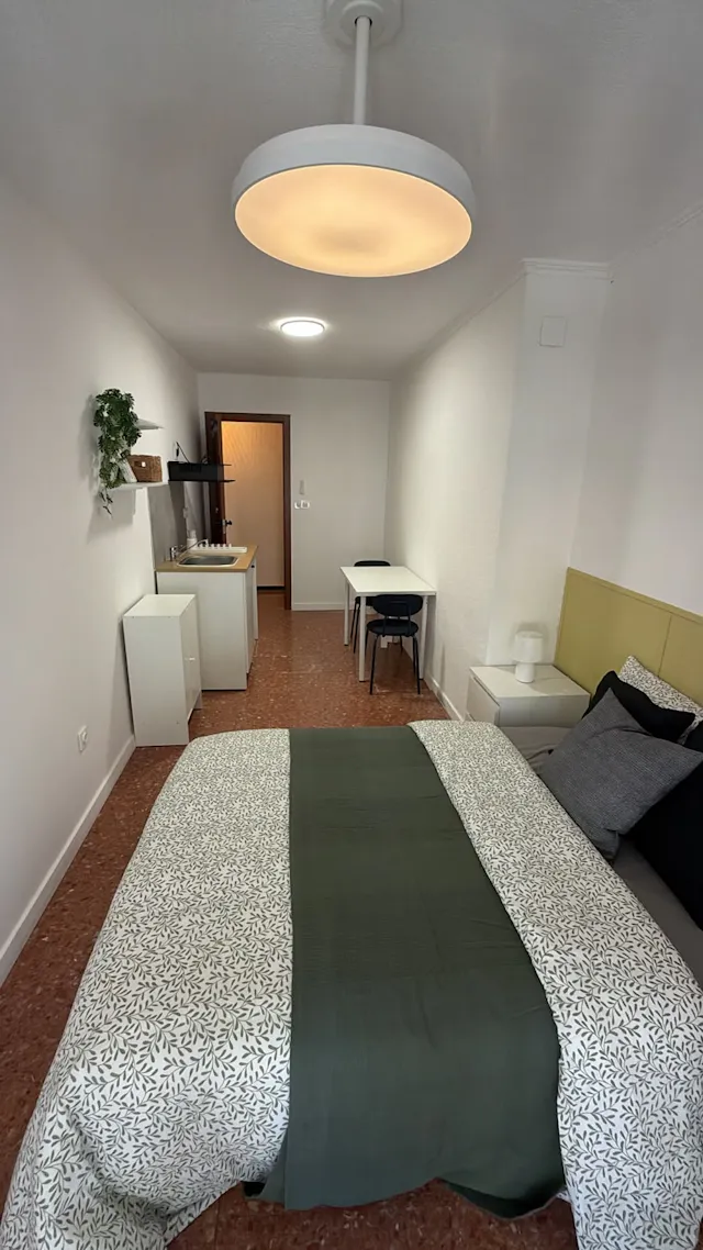 Private room in Carrer Doctor Just, Alicante (1734305) room image 1