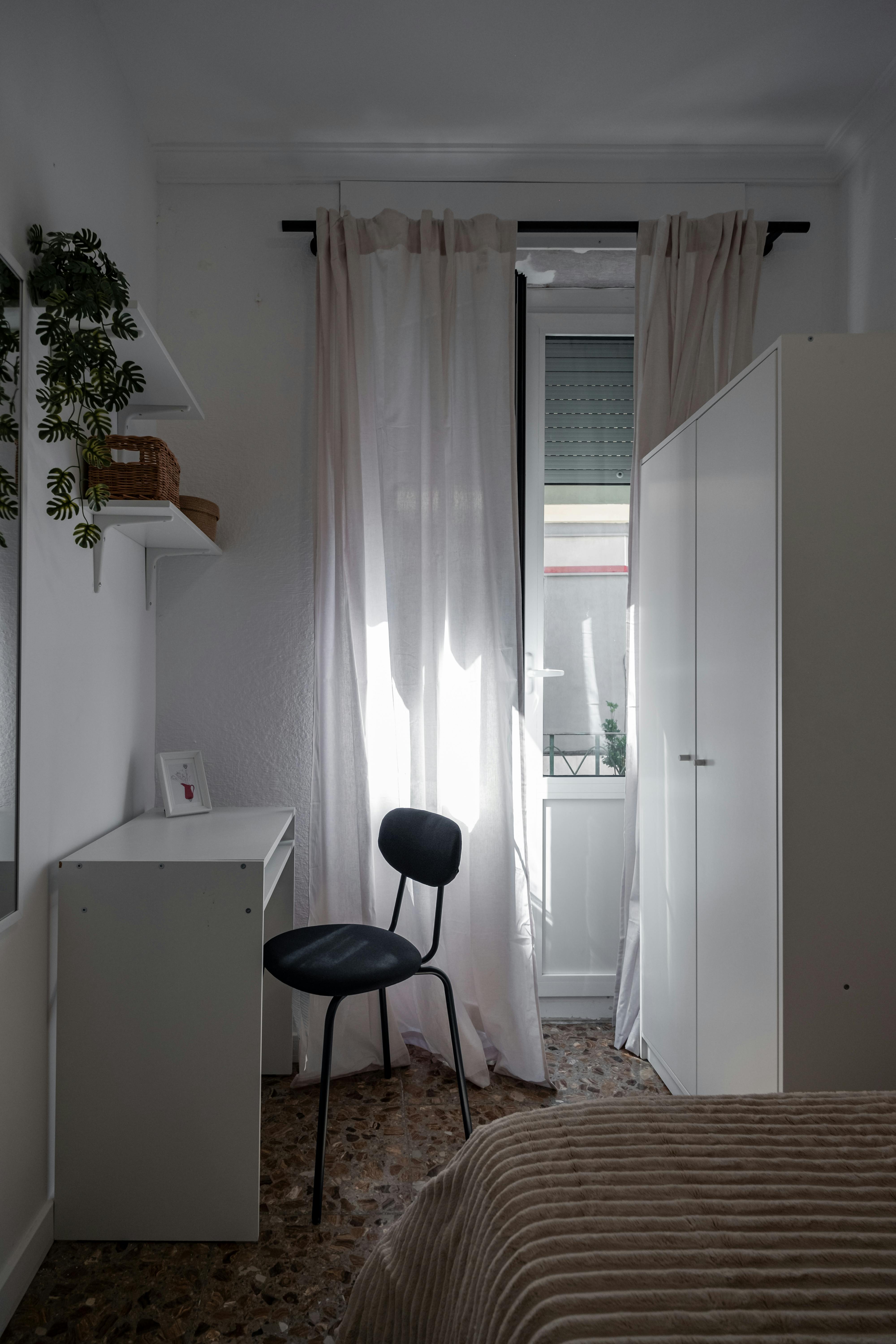 Private room in Calle Poeta Zorrilla, Alicante (1734343) room image 2