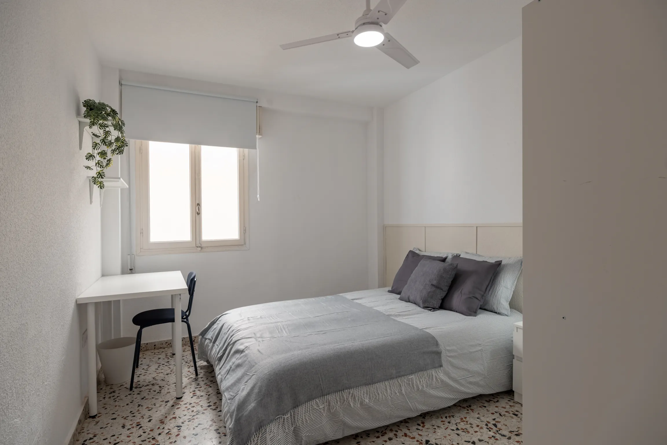 Private room in Calle de Rafael Asín, Alicante (1734456) ROOM 1