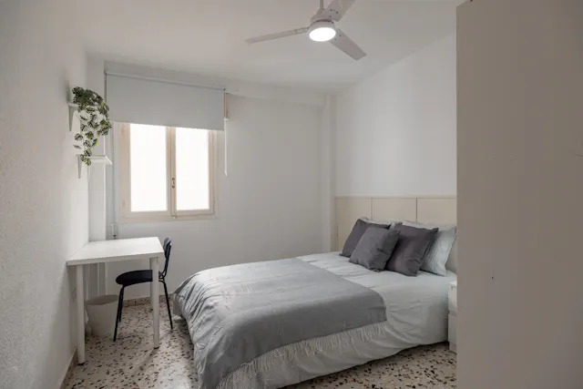 Private room in Calle de Rafael Asín, Alicante (1734456) room image 2