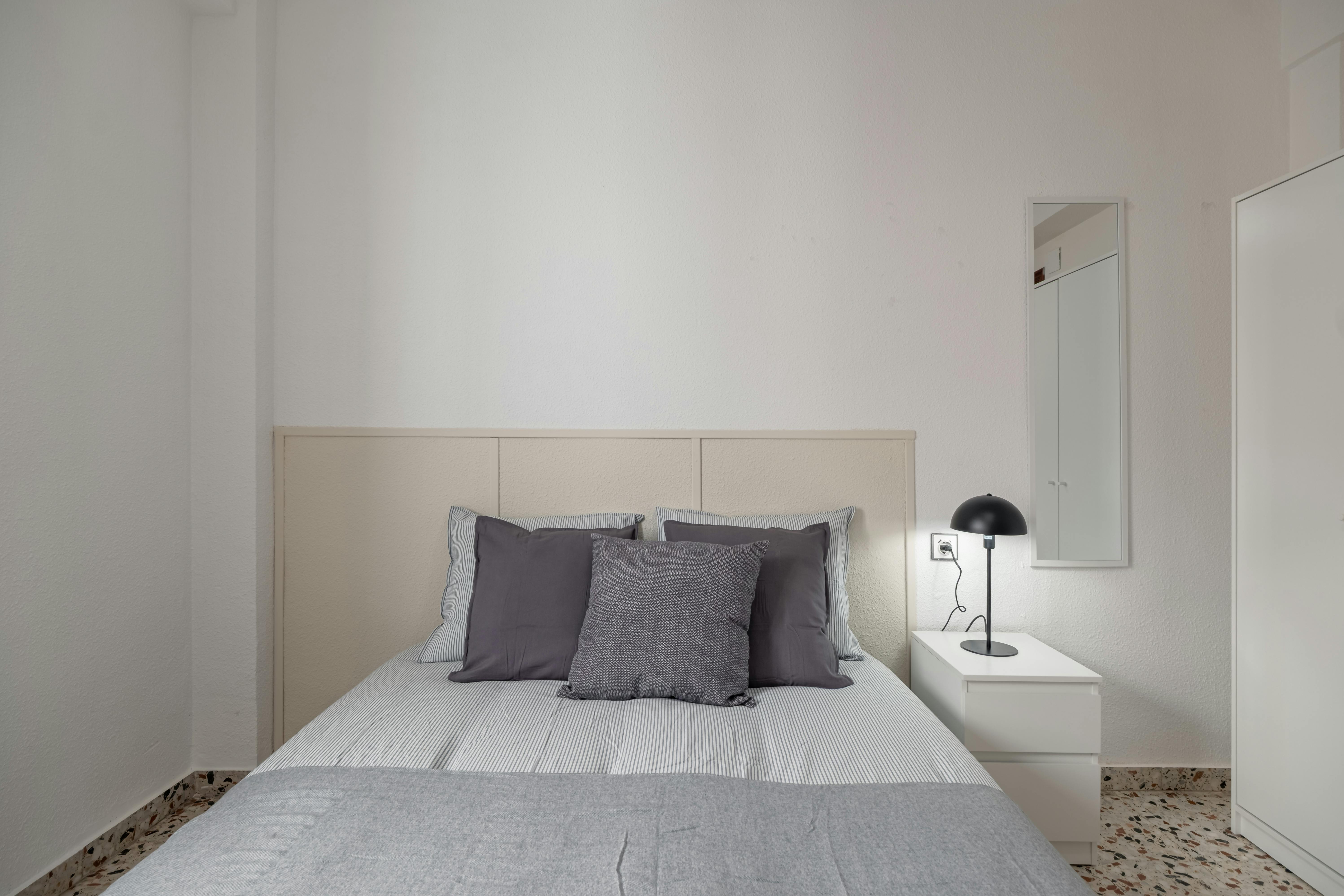 Private room in Calle de Rafael Asín, Alicante (1734456) ROOM 4
