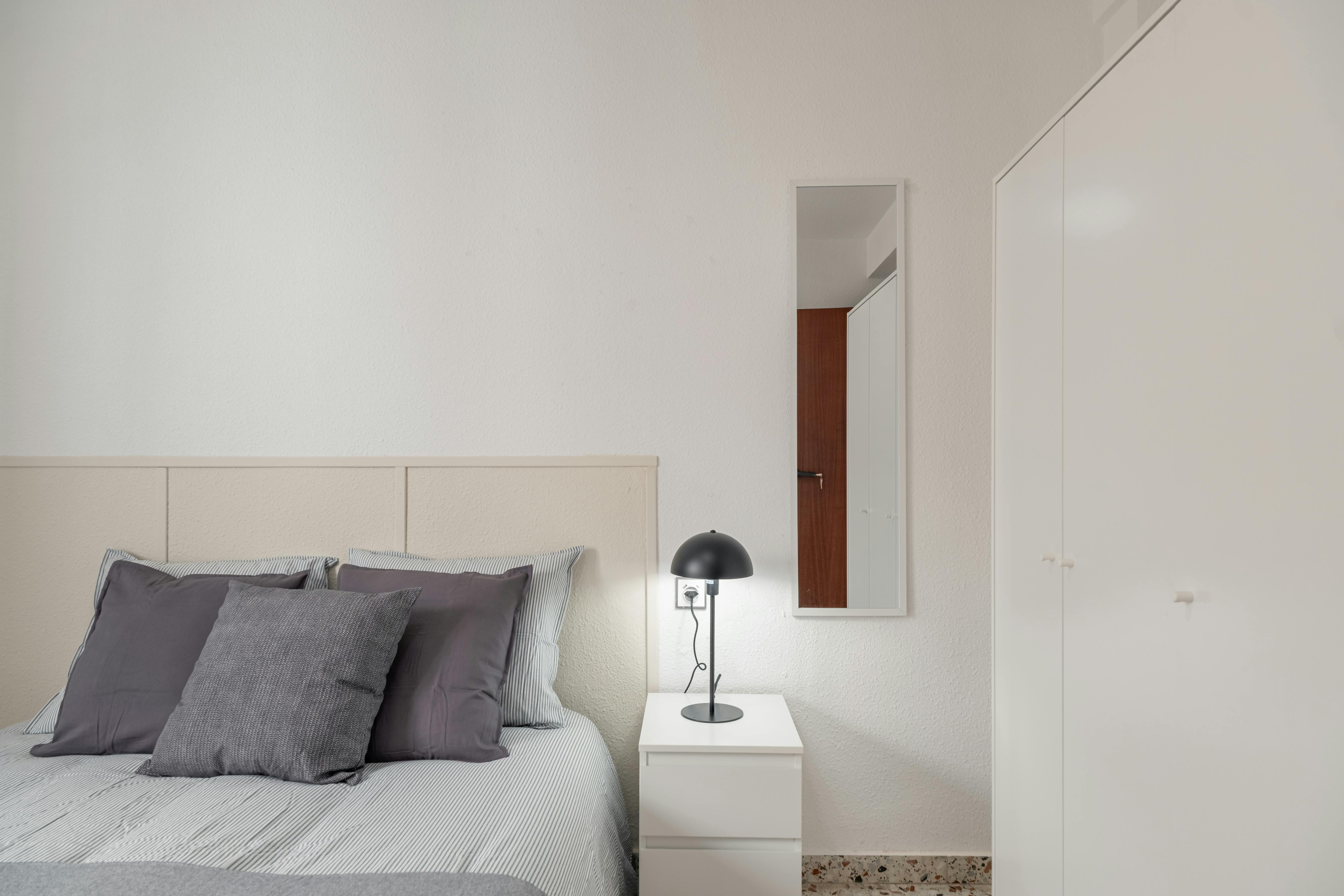 Private room in Calle de Rafael Asín, Alicante (1734456) room image 10