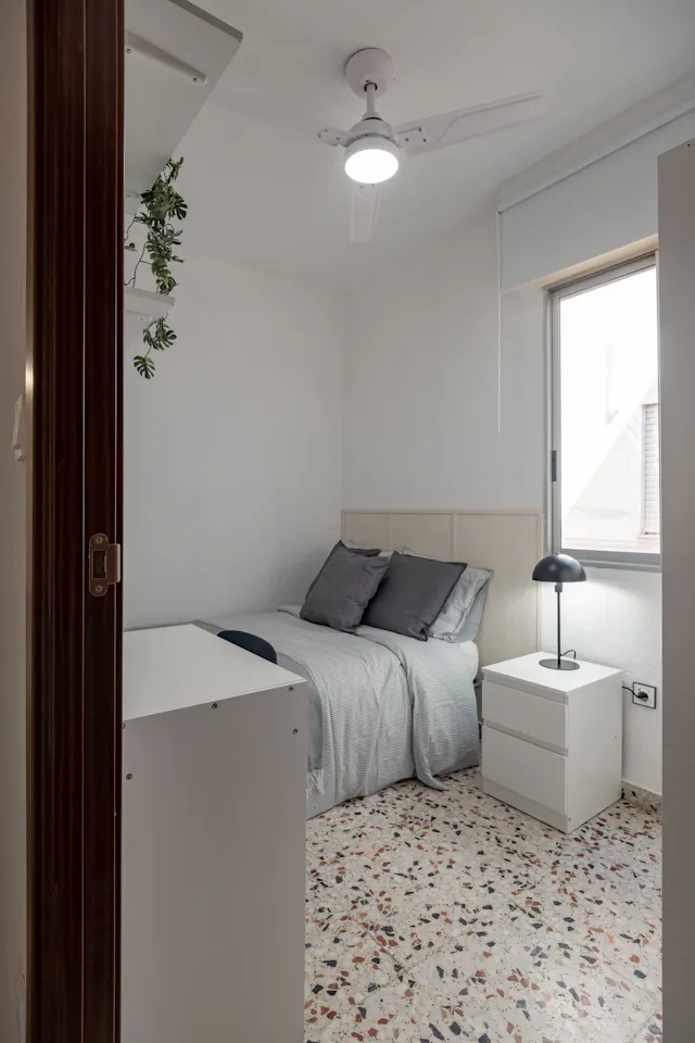 Private room in Calle de Rafael Asín, Alicante (1734463) room image 1