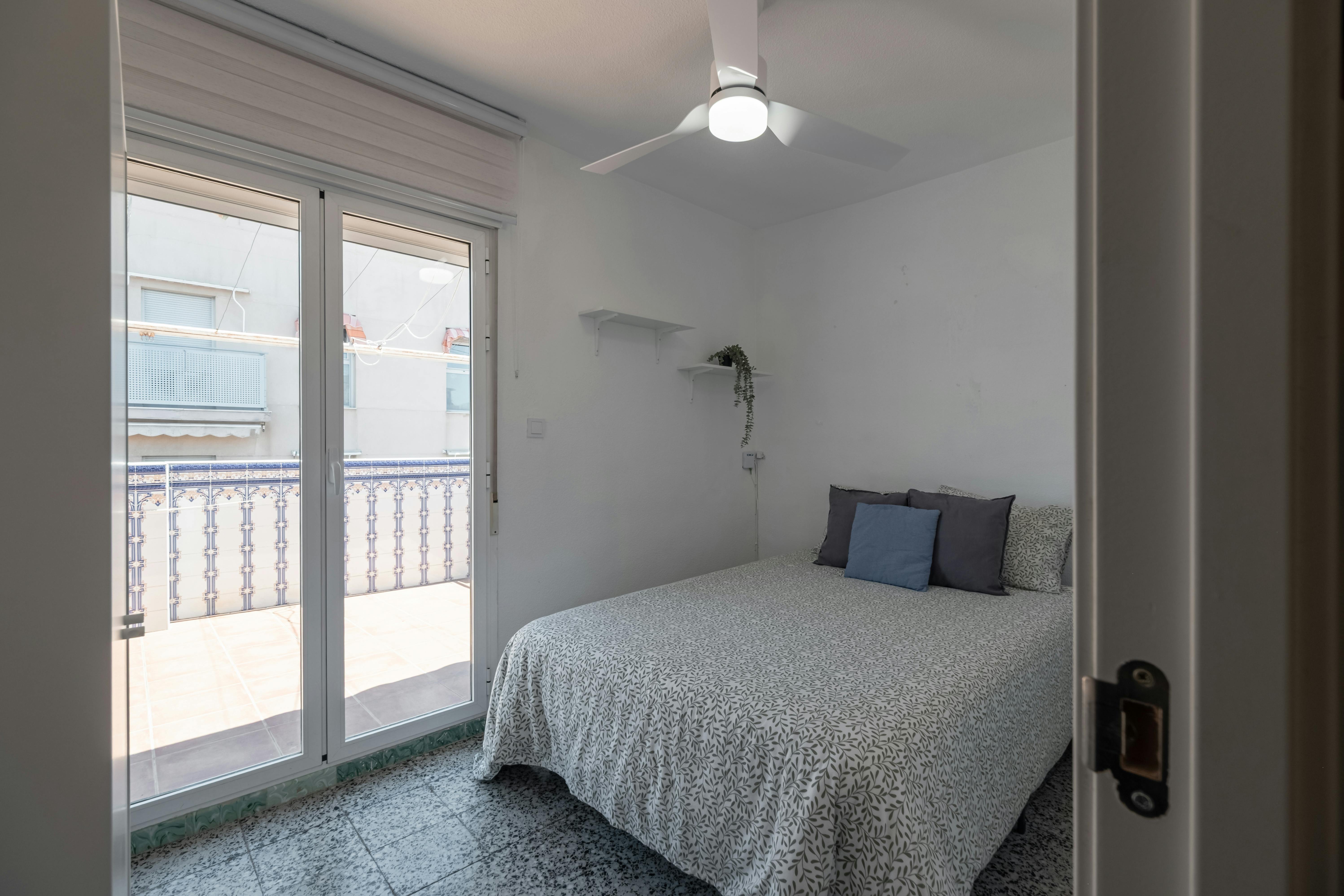 Private room in Calle del Plus Ultra, Alicante (1734473) ROOM 1