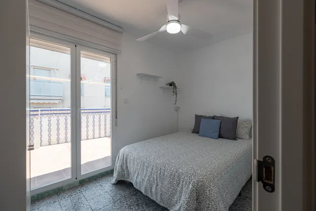 Private room in Calle del Plus Ultra, Alicante (1734473) room image 2