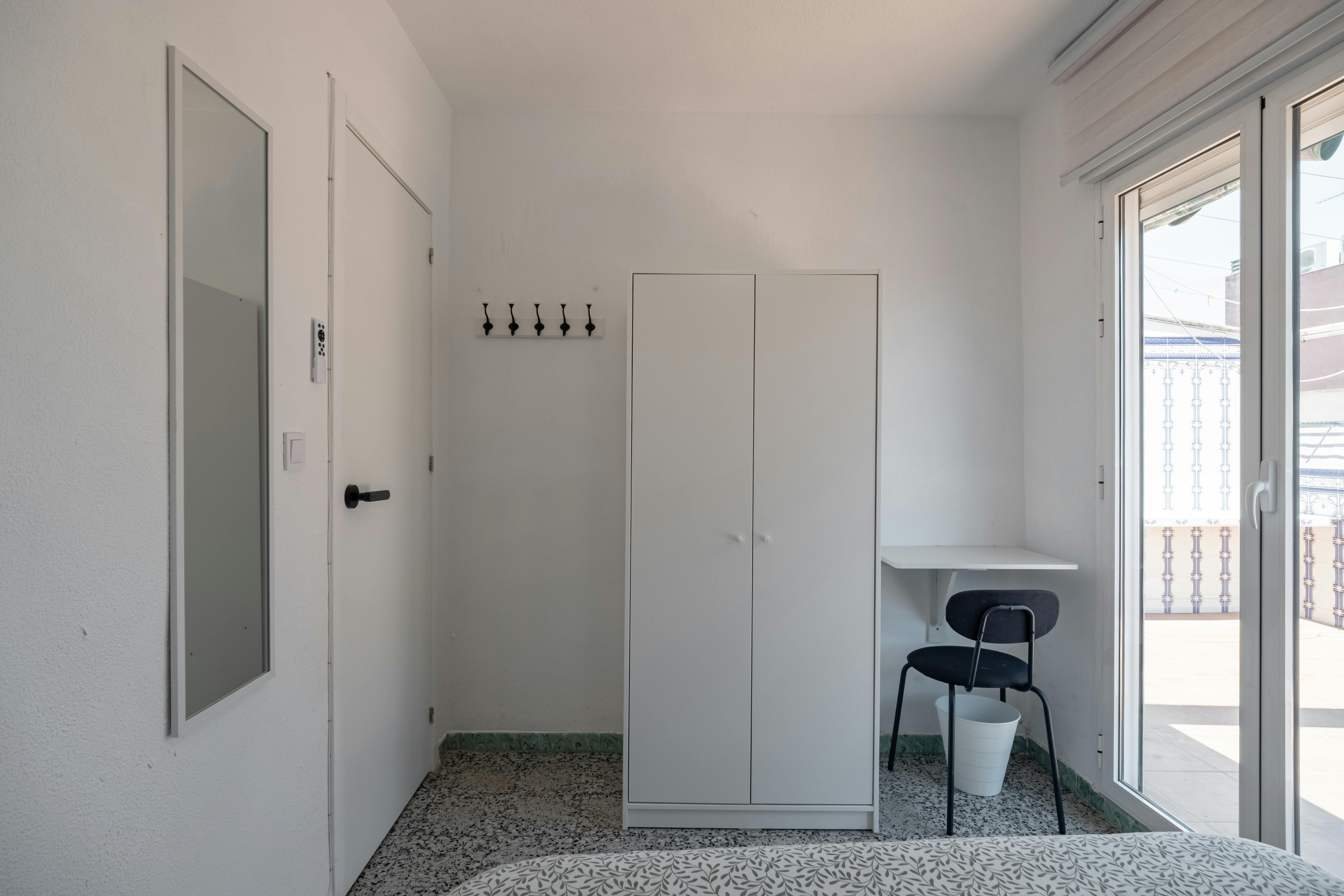 Private room in Calle del Plus Ultra, Alicante (1734473) ROOM 2