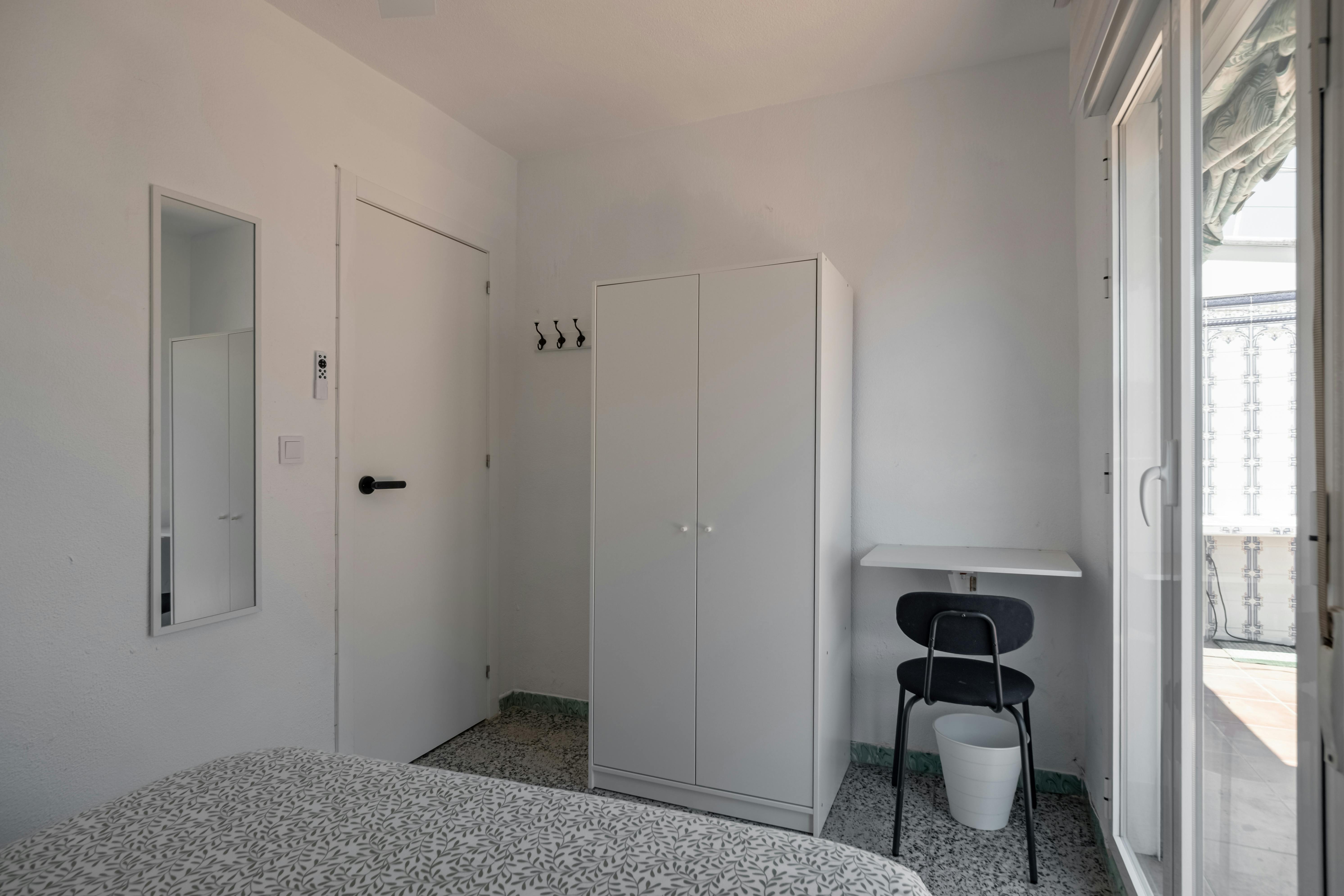 Private room in Calle del Plus Ultra, Alicante (1734473) ROOM 3