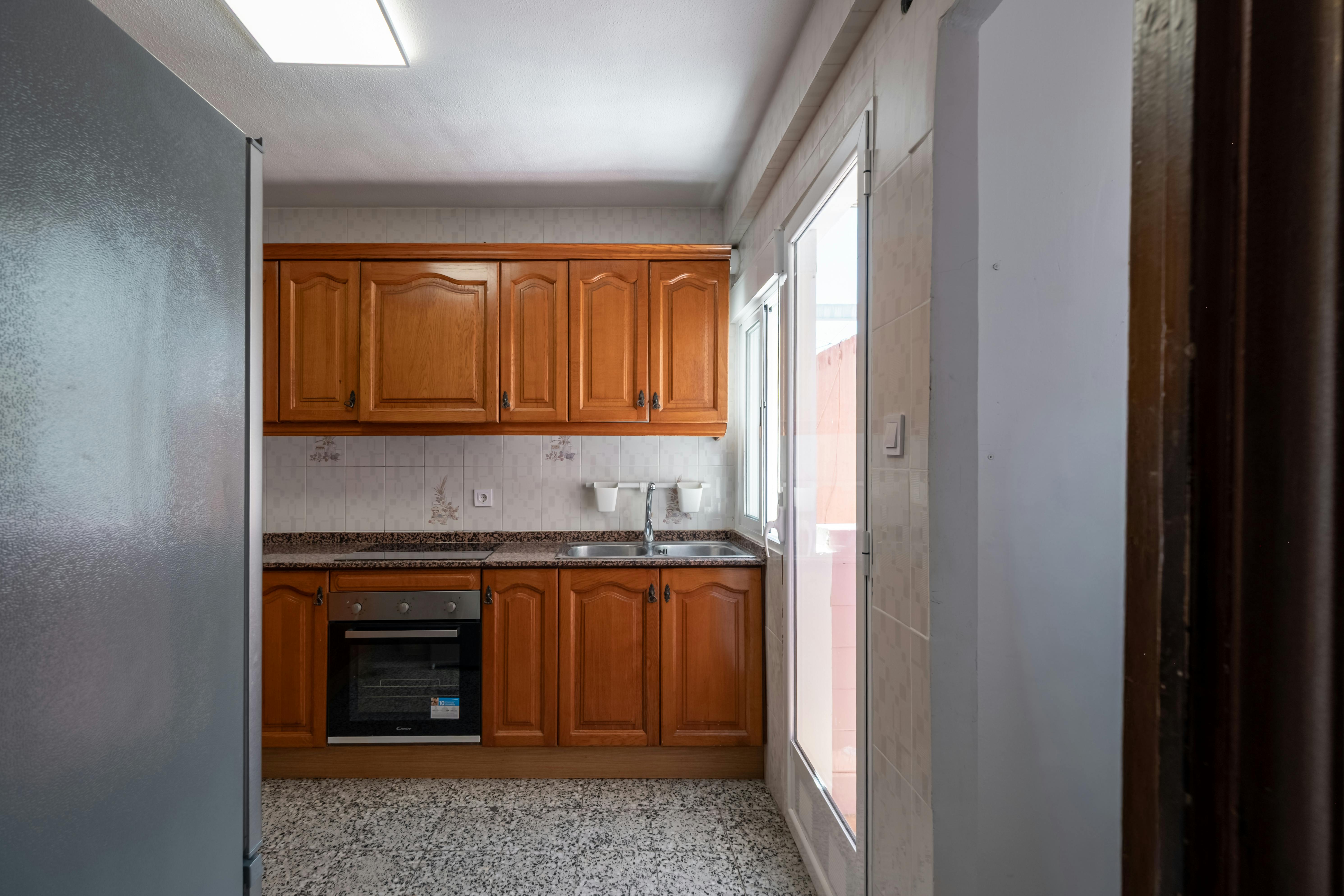 Private room in Calle del Plus Ultra, Alicante (1734480) room image 2
