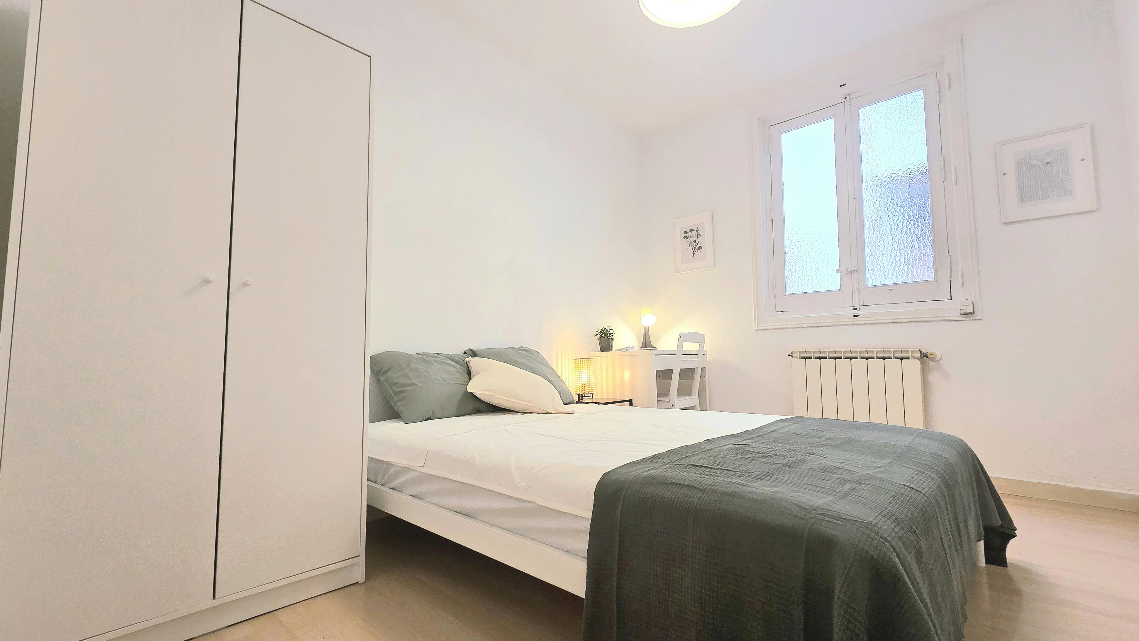 Private room in Calle de Trafalgar, Madrid (1734498) room image 1