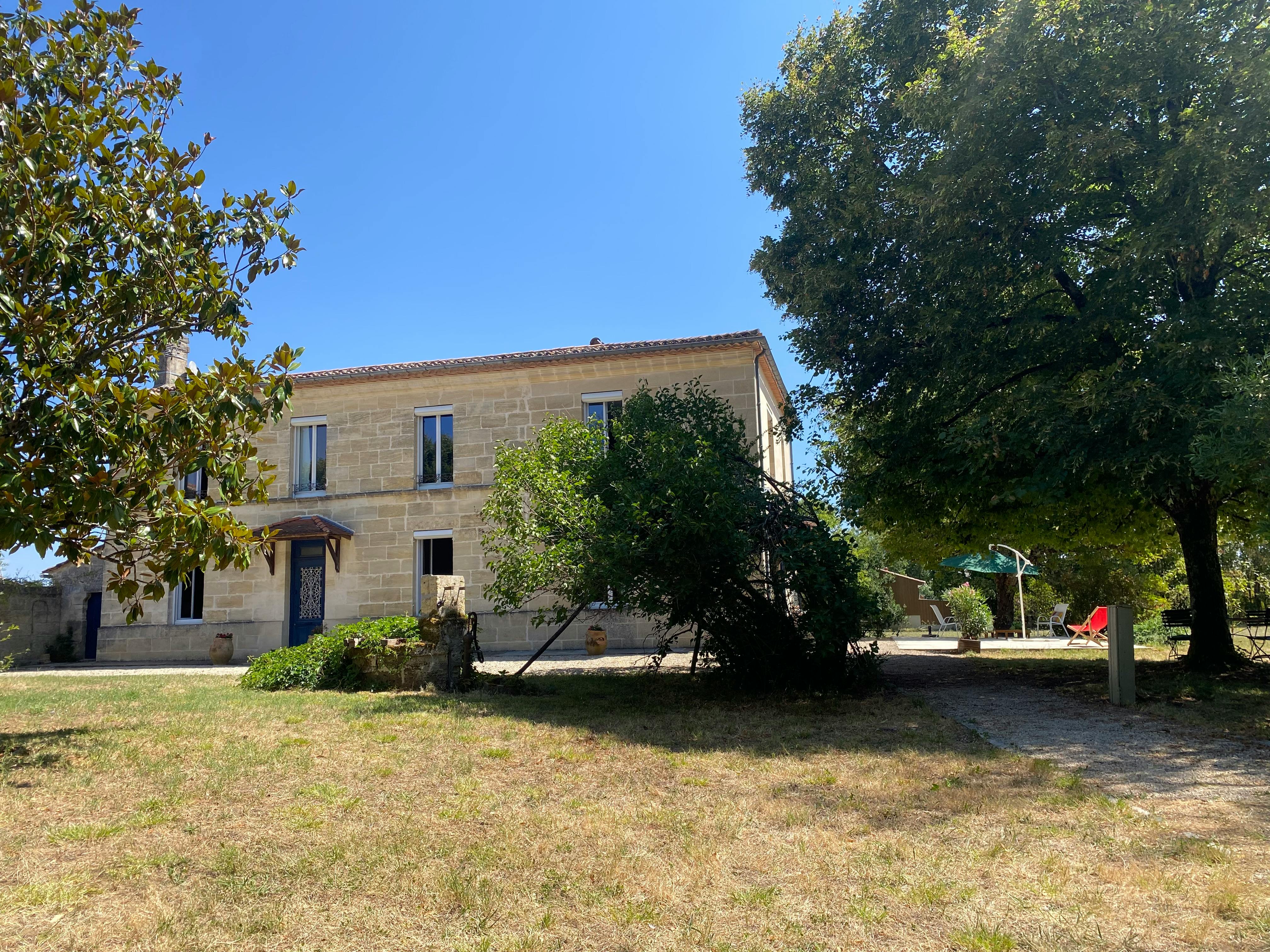 House for rent for €2,400 per month in Saint-André-de-Cubzac, Chemin de la Cale du Sud