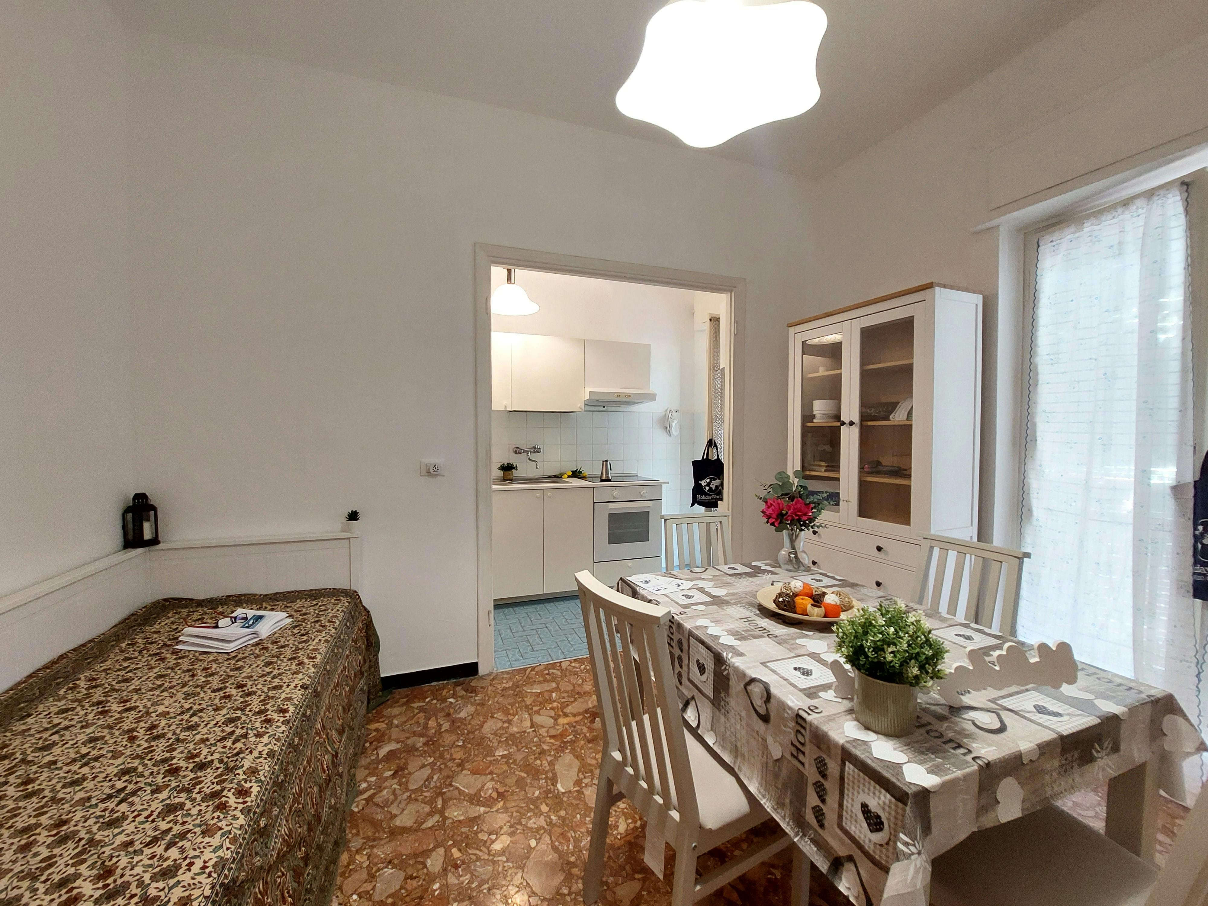 Appartement te huur voor € 980 per maand in Genoa, Via Paleocapa