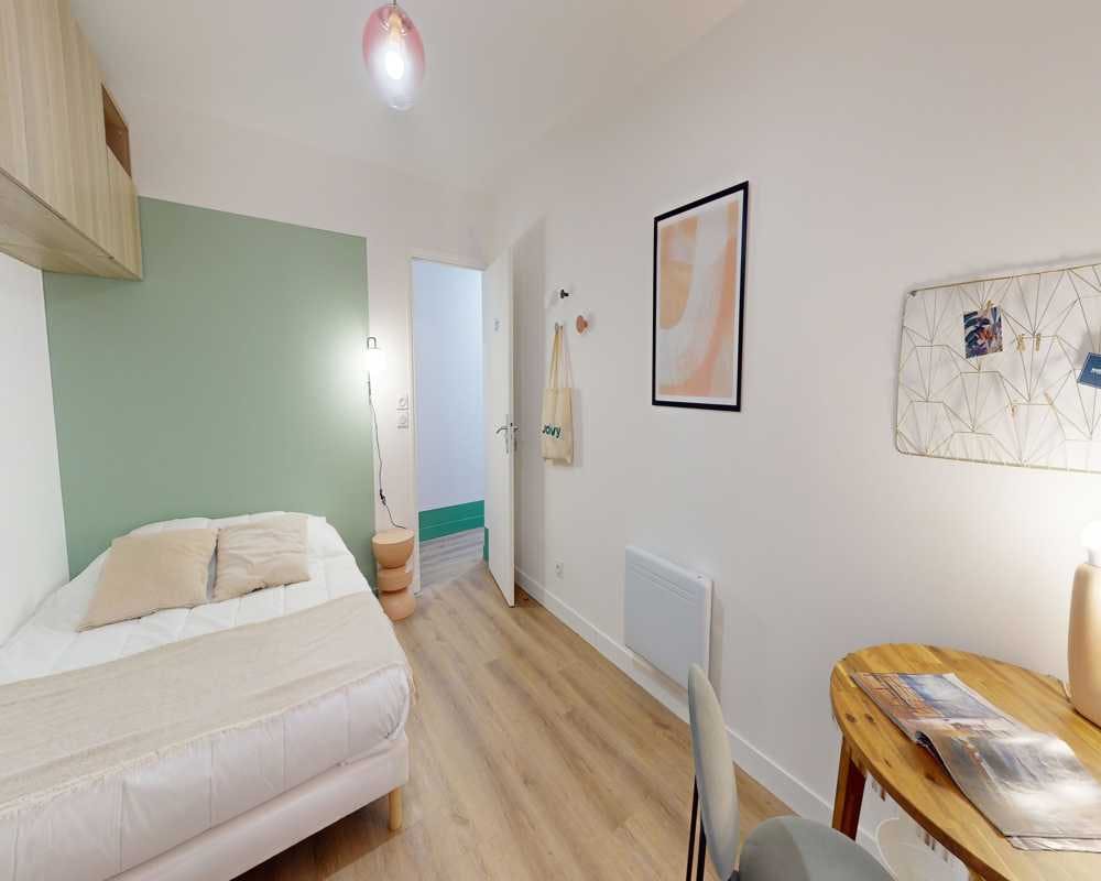 Private room in Rue du Buisson Saint-Louis, Paris (1734609) room image 1