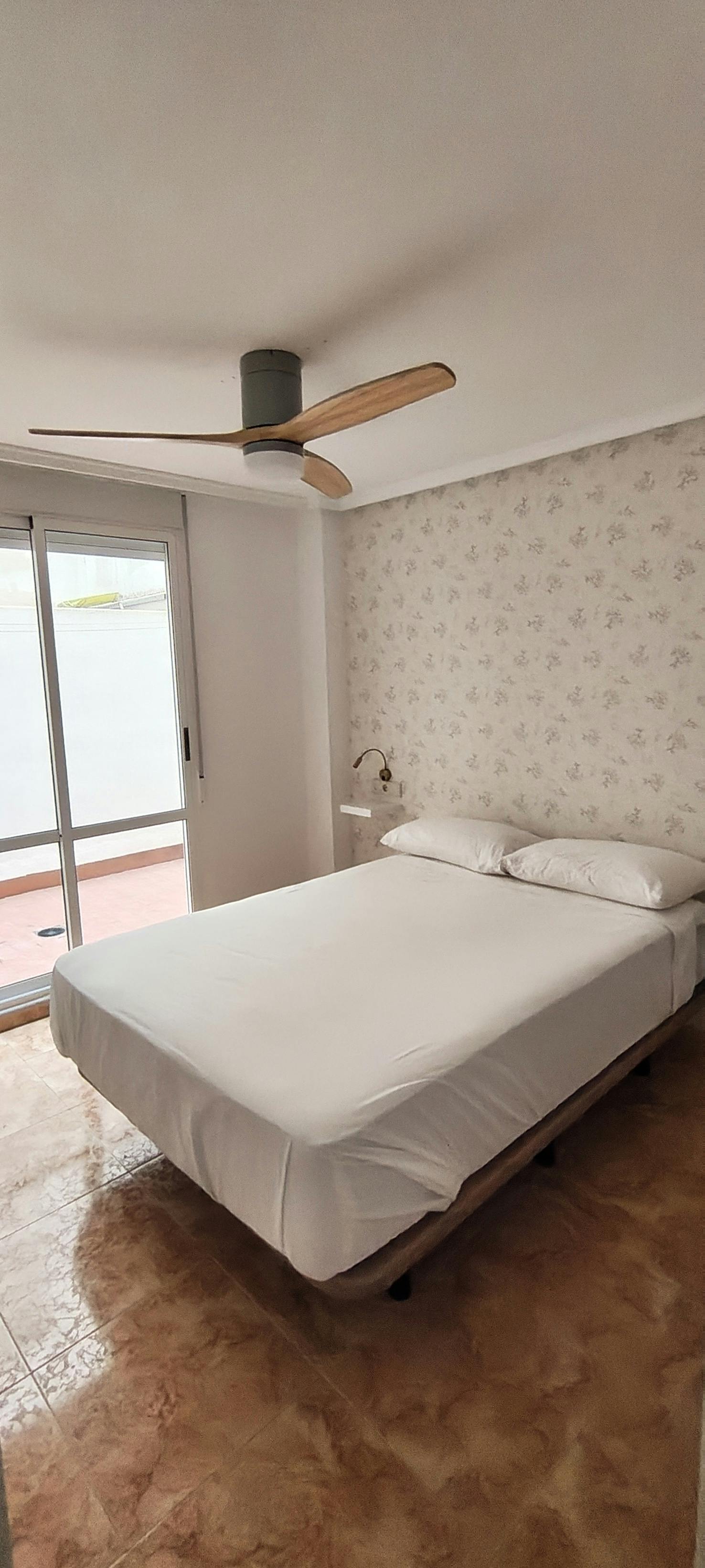 Mieszkanie do wynajęcia za 620 € miesięcznie w mieście Torrevieja, Avenida de las Habaneras