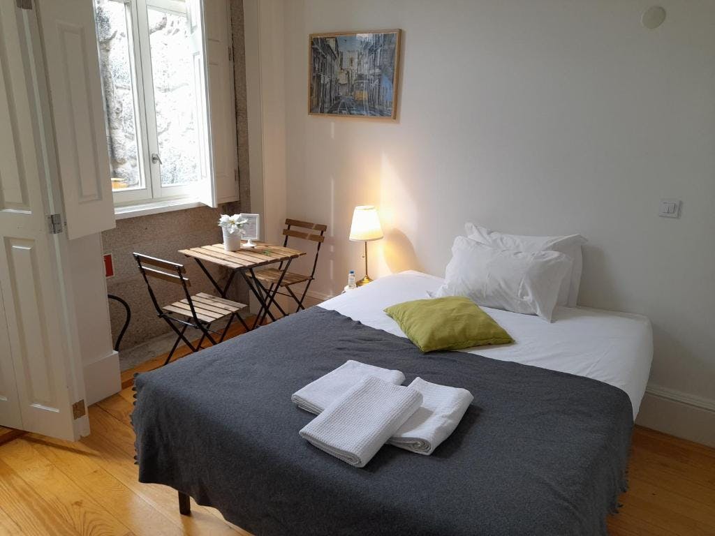 Estudio  en alquiler por 950 € al mes en Porto, Rua dos Caldeireiros