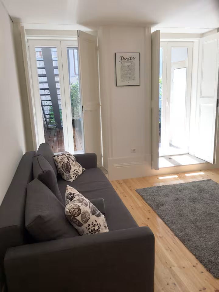 Mieszkanie do wynajęcia za 990 € miesięcznie w mieście Porto, Rua do Almada