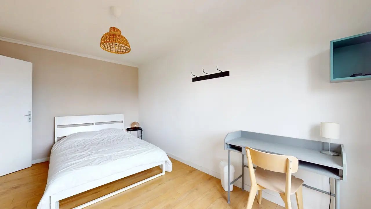Private room for rent on Rue de Douai, Lille - Plus